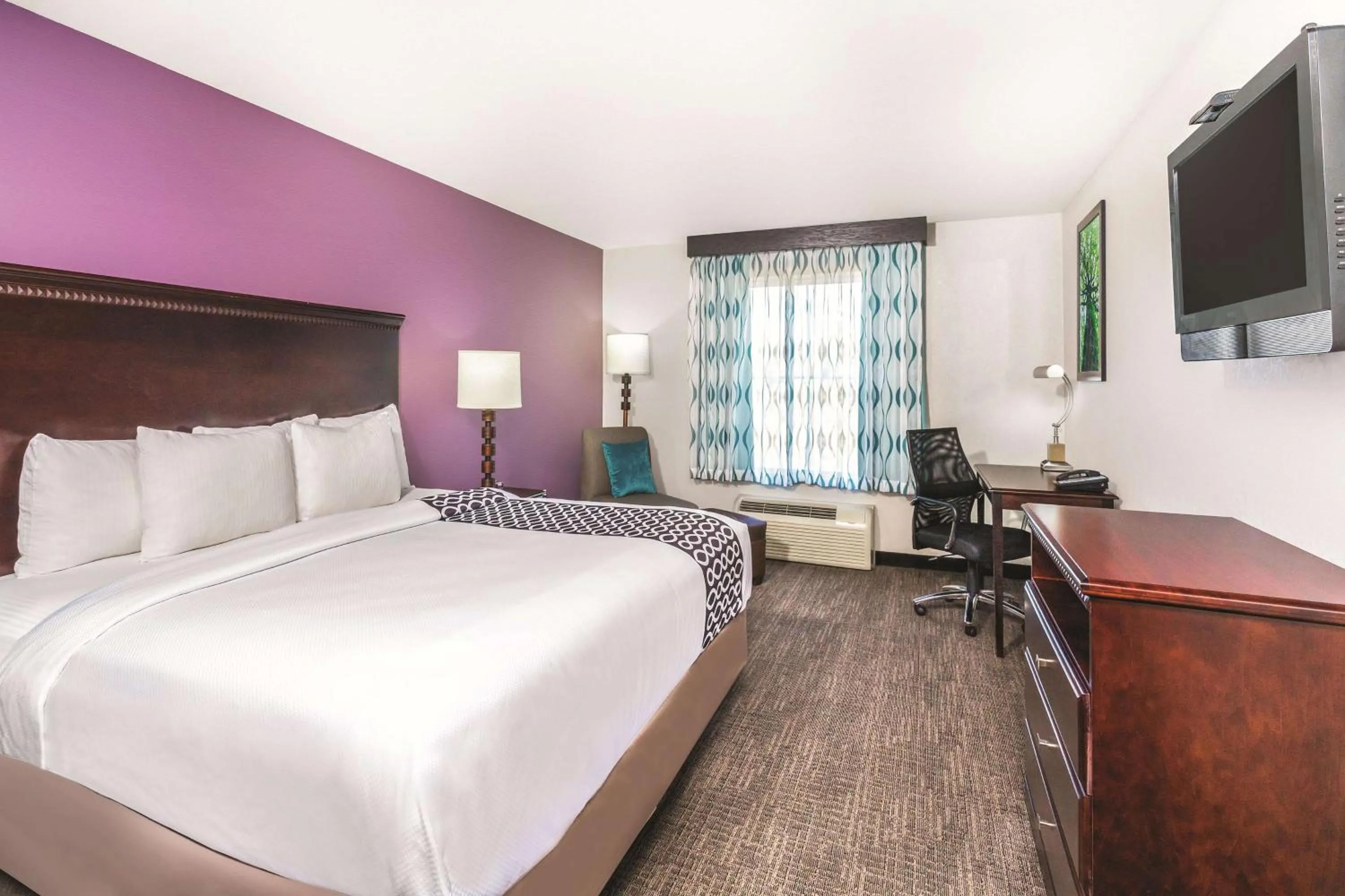 Deluxe King Room in La Quinta by Wyndham Rome