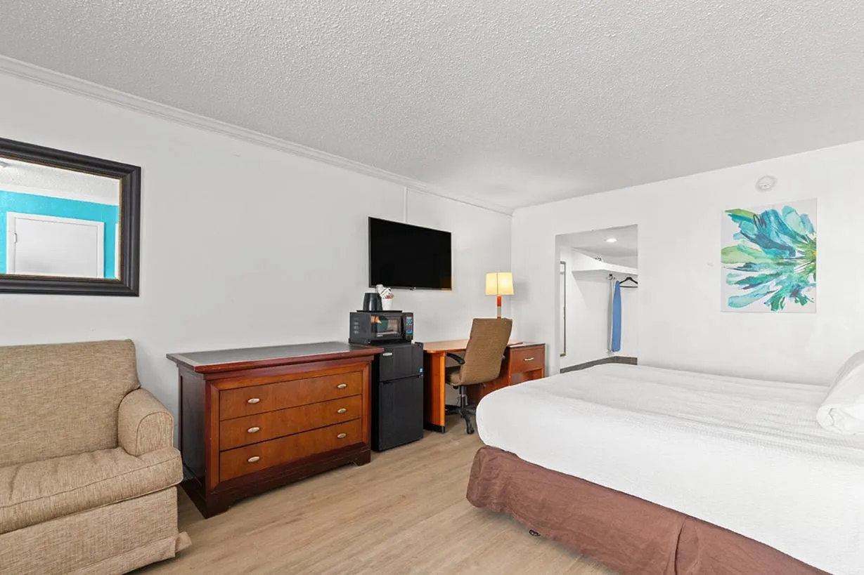 King Room in The Reef At Seahaven Beach Resorts