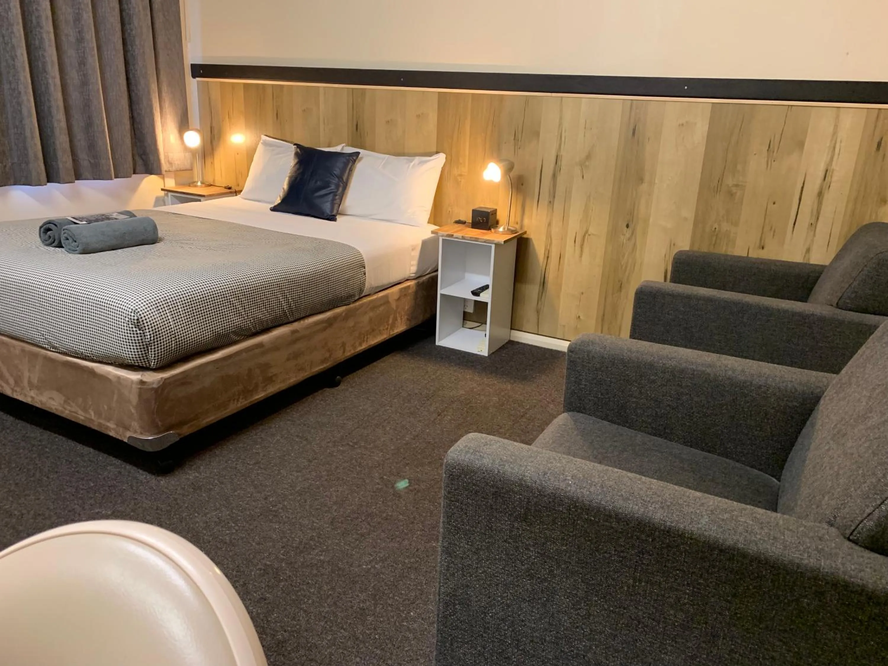 Deluxe Queen Room in Wattle Tree Motel