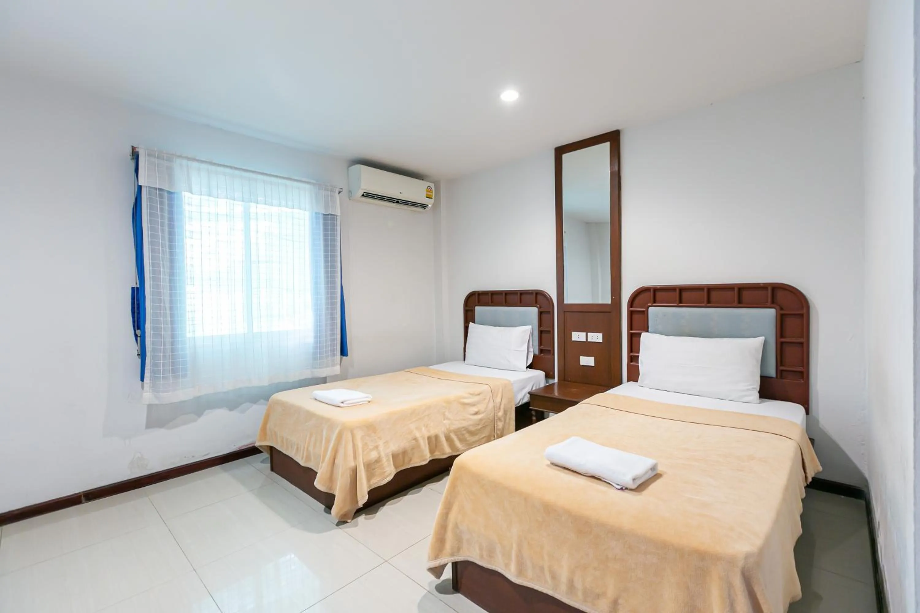 Standard Twin Room in Deeden Pattaya Resort