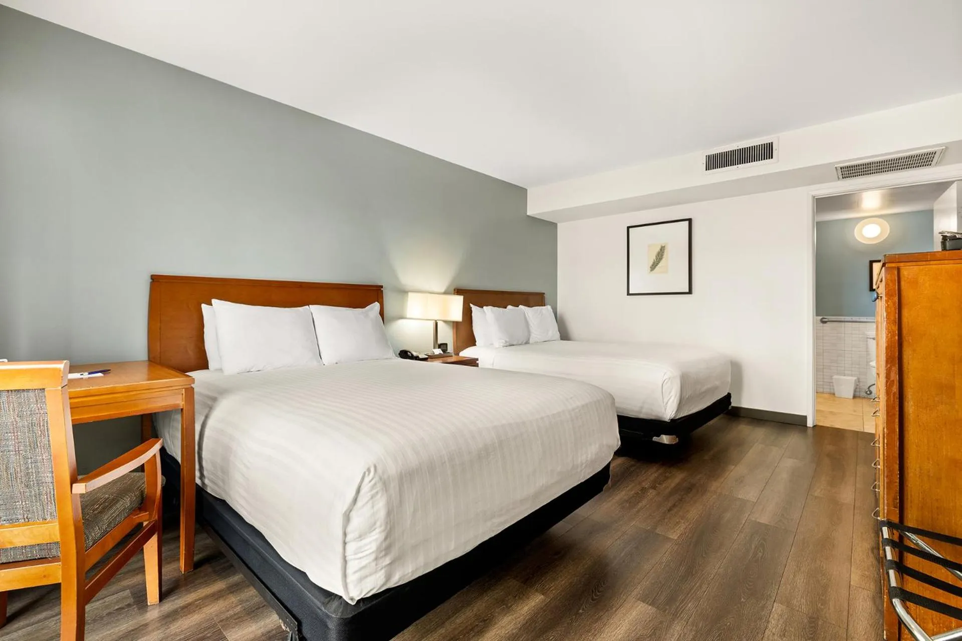 Queen Room with Two Queen Beds - Disability Access in Vagabond Inn Glendale