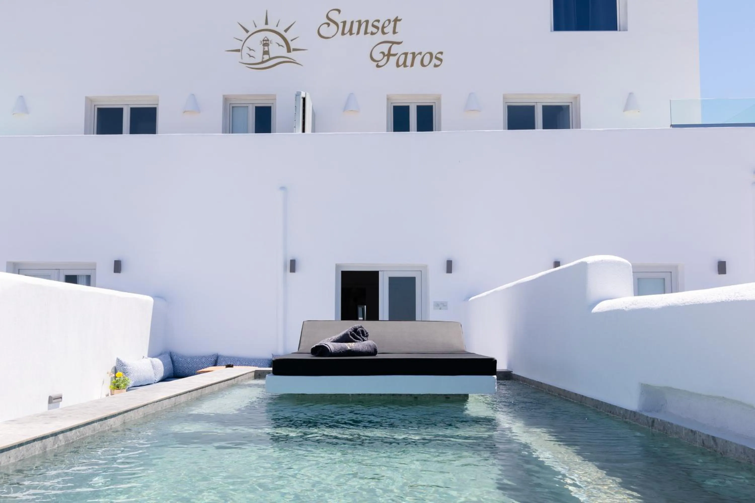 Deluxe Suite with Plunge Pool & Sea View in Sunset Faros