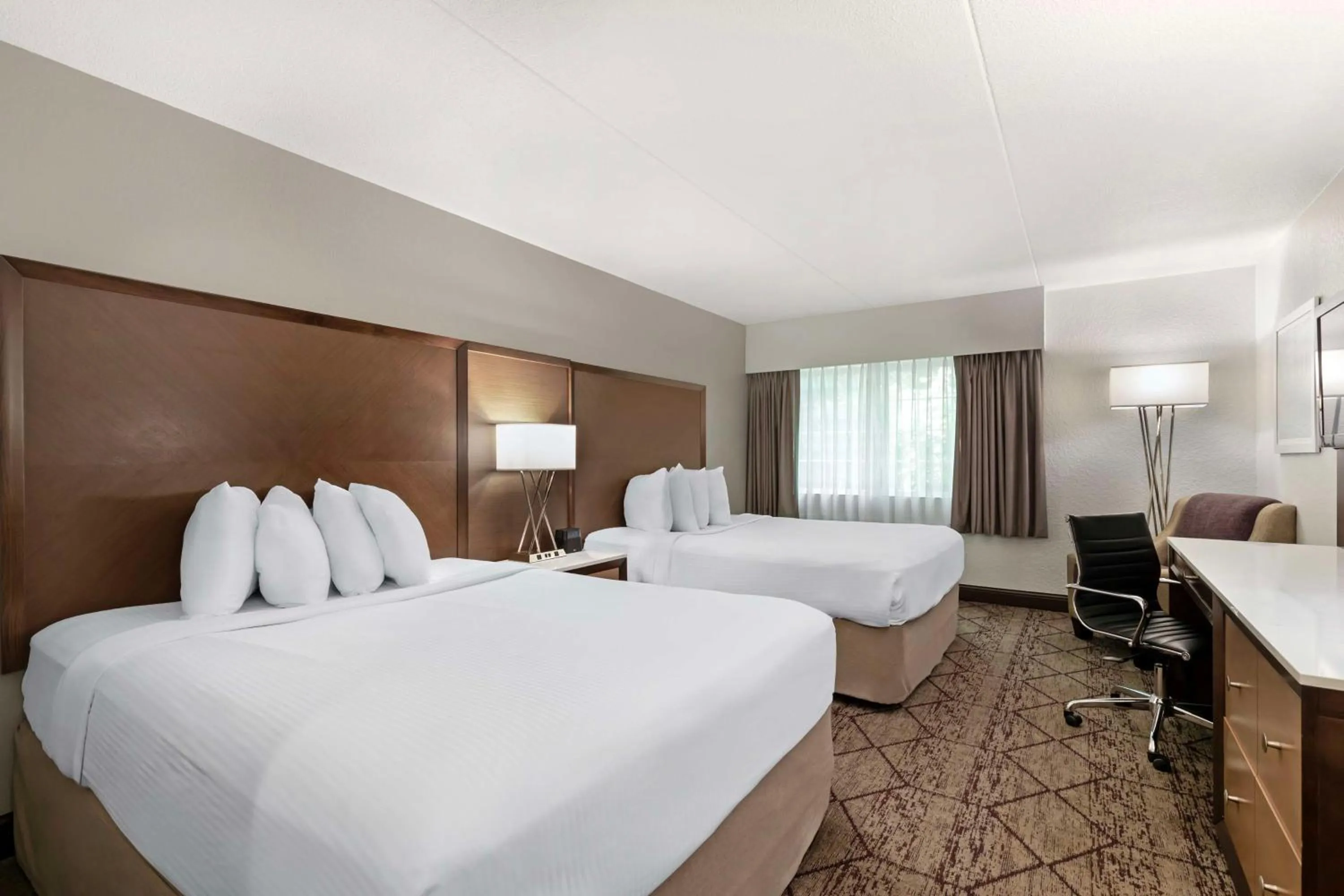 Queen Room with Two Queen Beds with Pool View - Non-smoking in Best Western Plus Longbranch Hotel & Convention Center