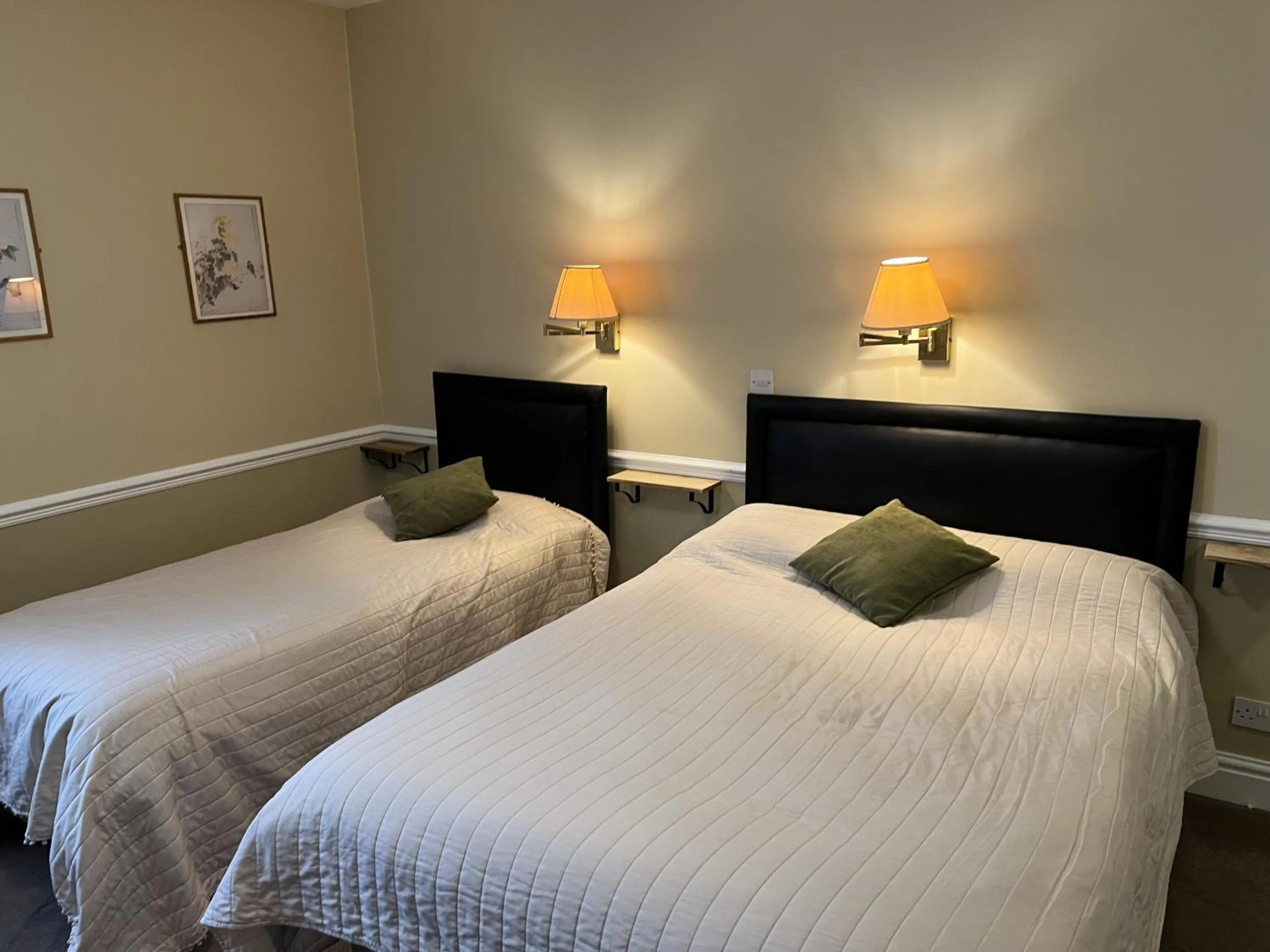 Standard Quadruple Room in Royal Oak Hotel, Garstang