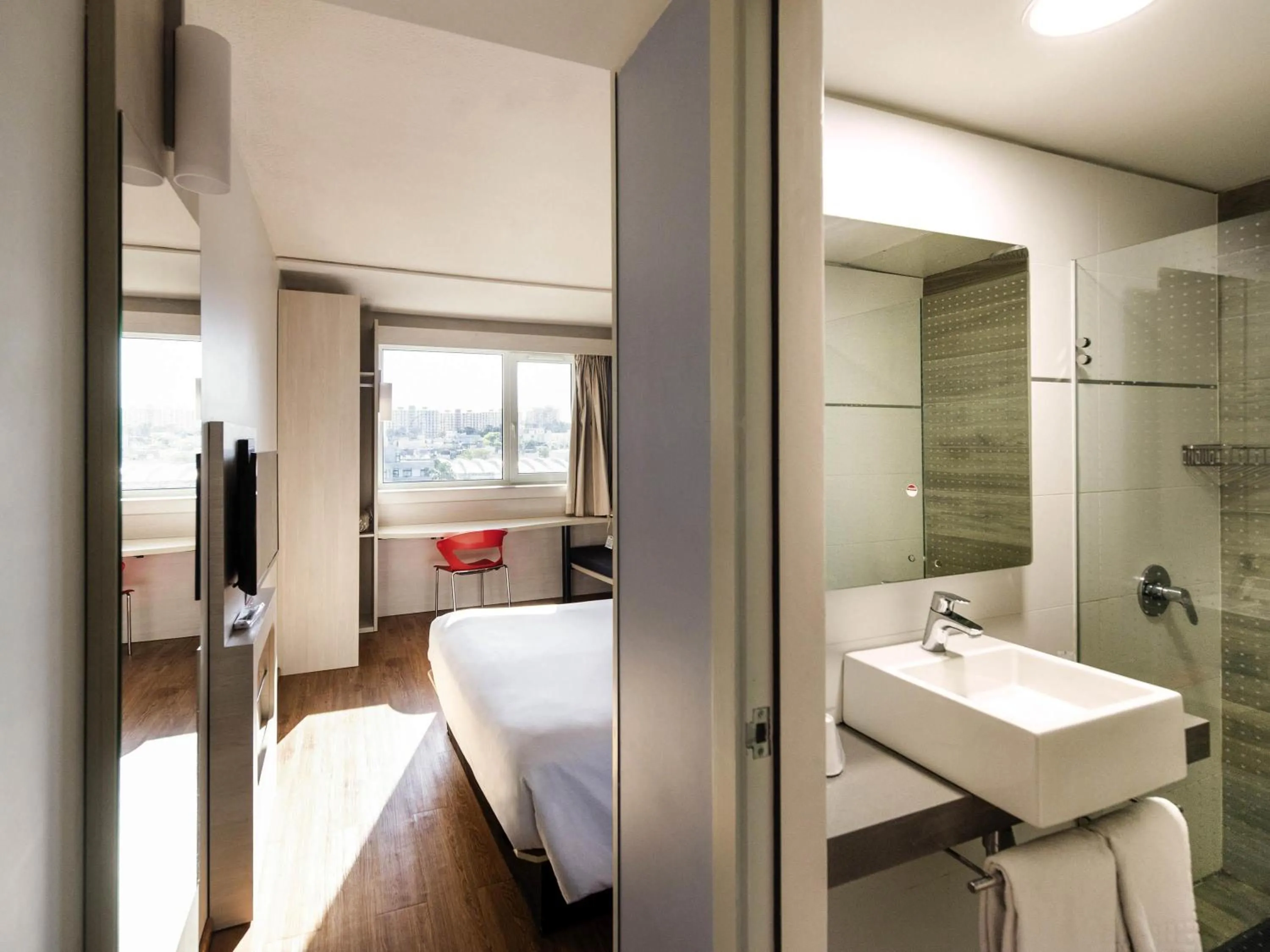 Twin Room in ibis Montevideo Rambla