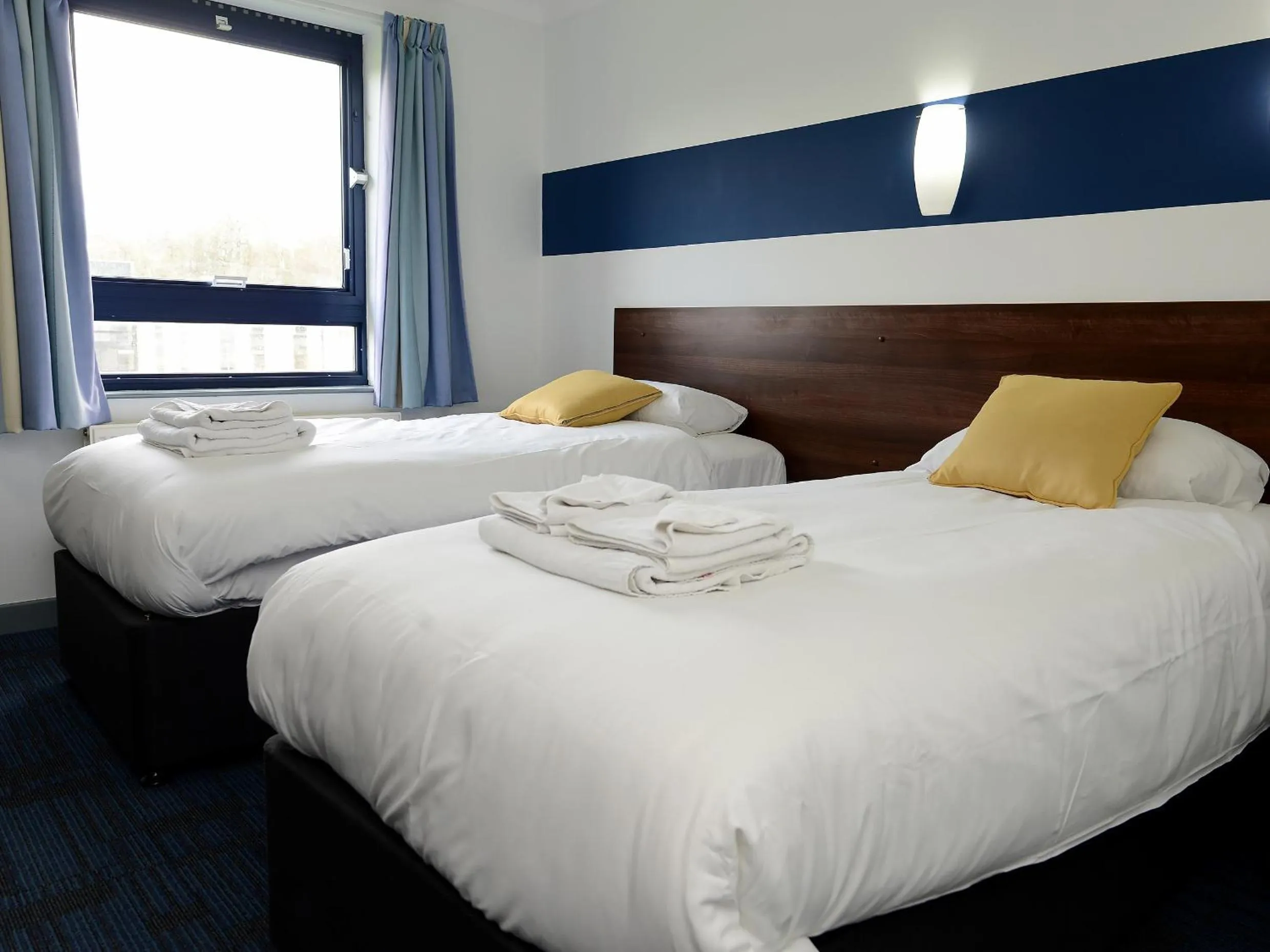 Twin Room with Private Bathroom in Fire Service College