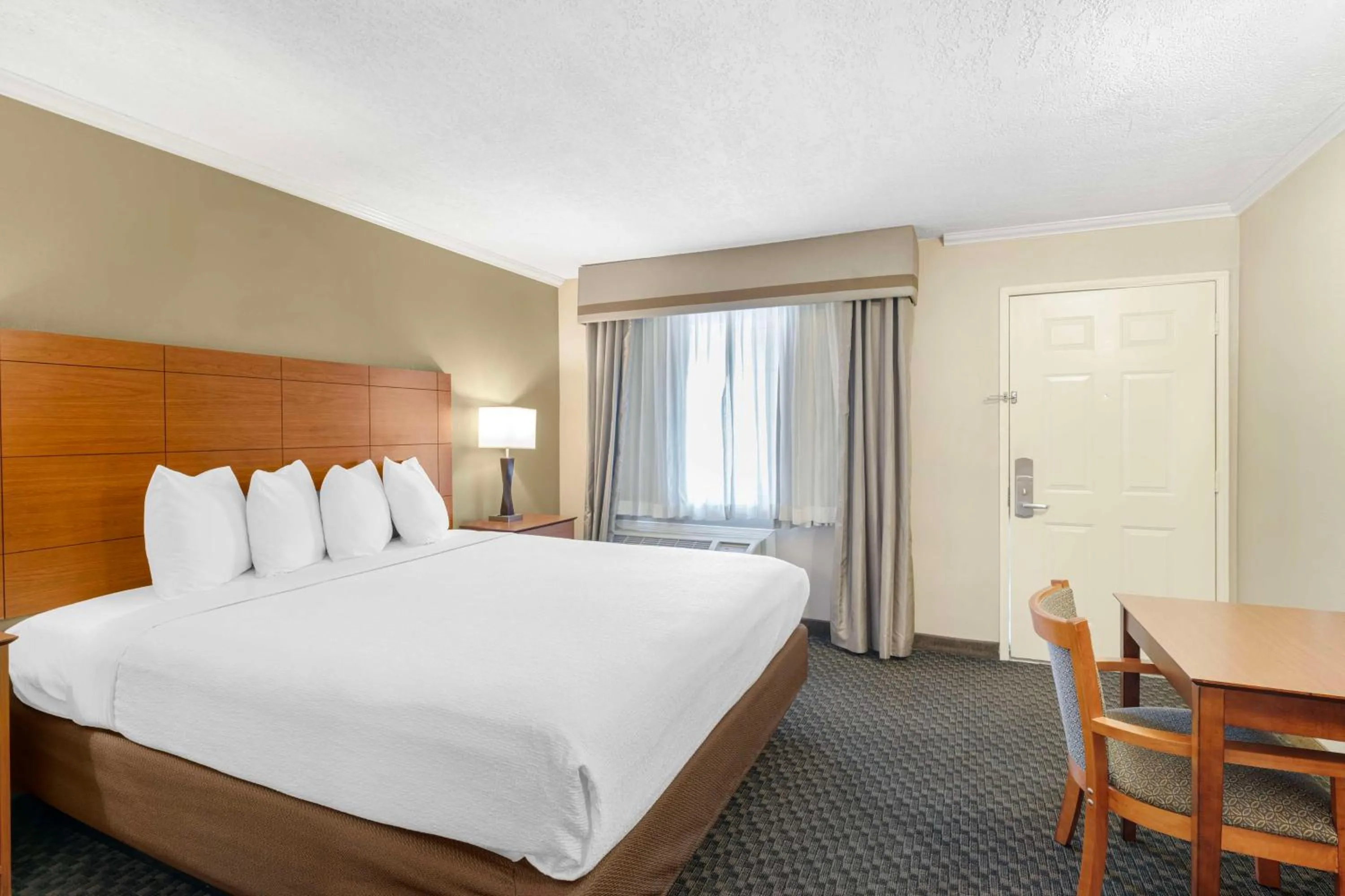 King Room with Roll-in Shower - Disability Access - Non-smoking in Best Western Oxnard Inn