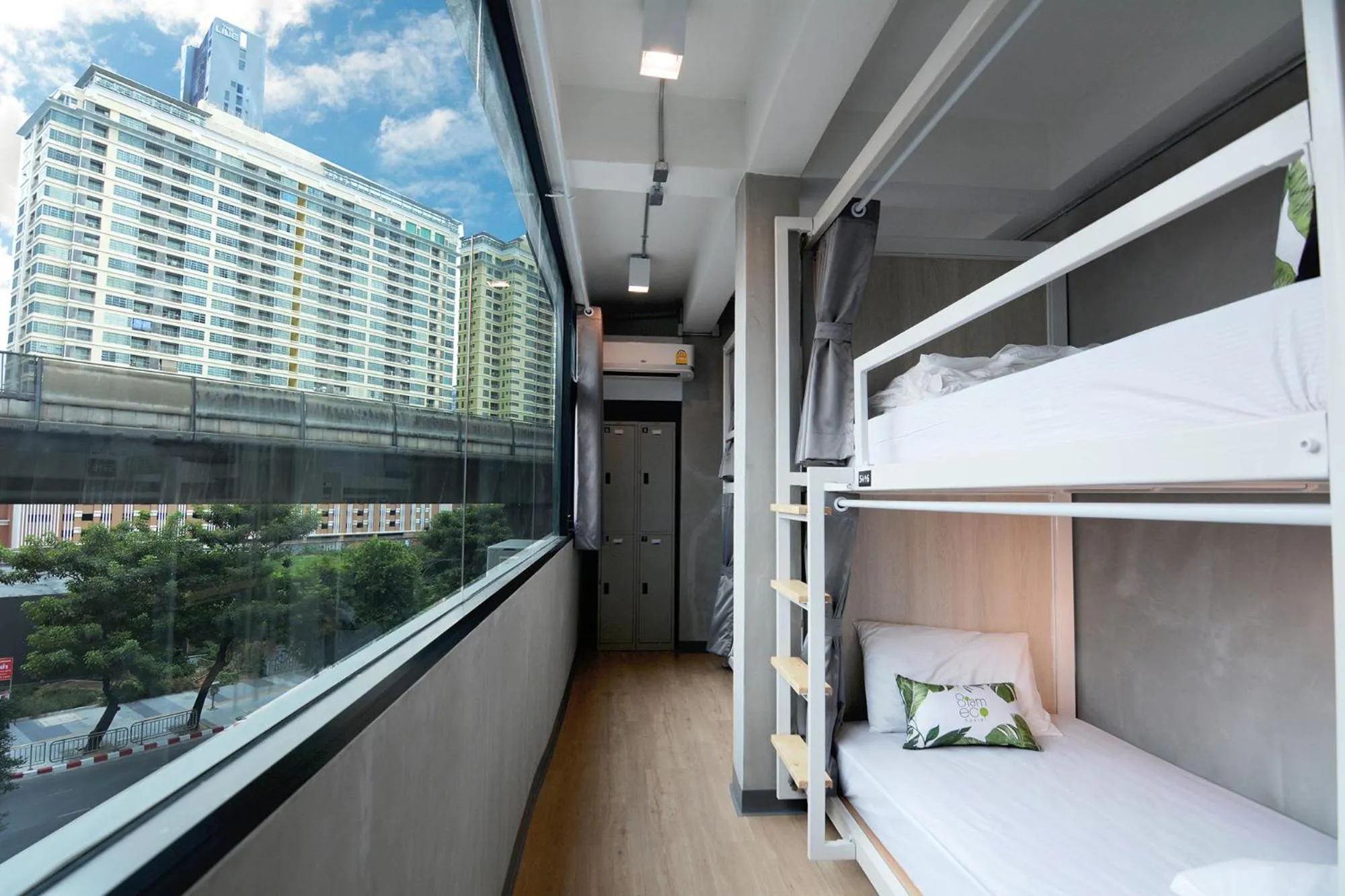 Bed in 8-Bed Mixed Dormitory Room in Siam Eco Hostel