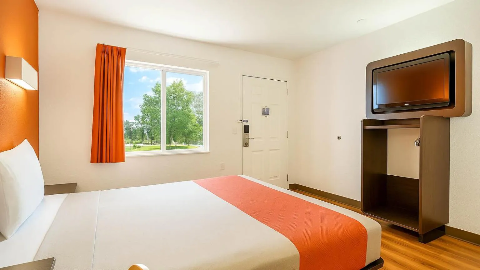 Queen Room in Motel 6-Carlsbad, CA Beach