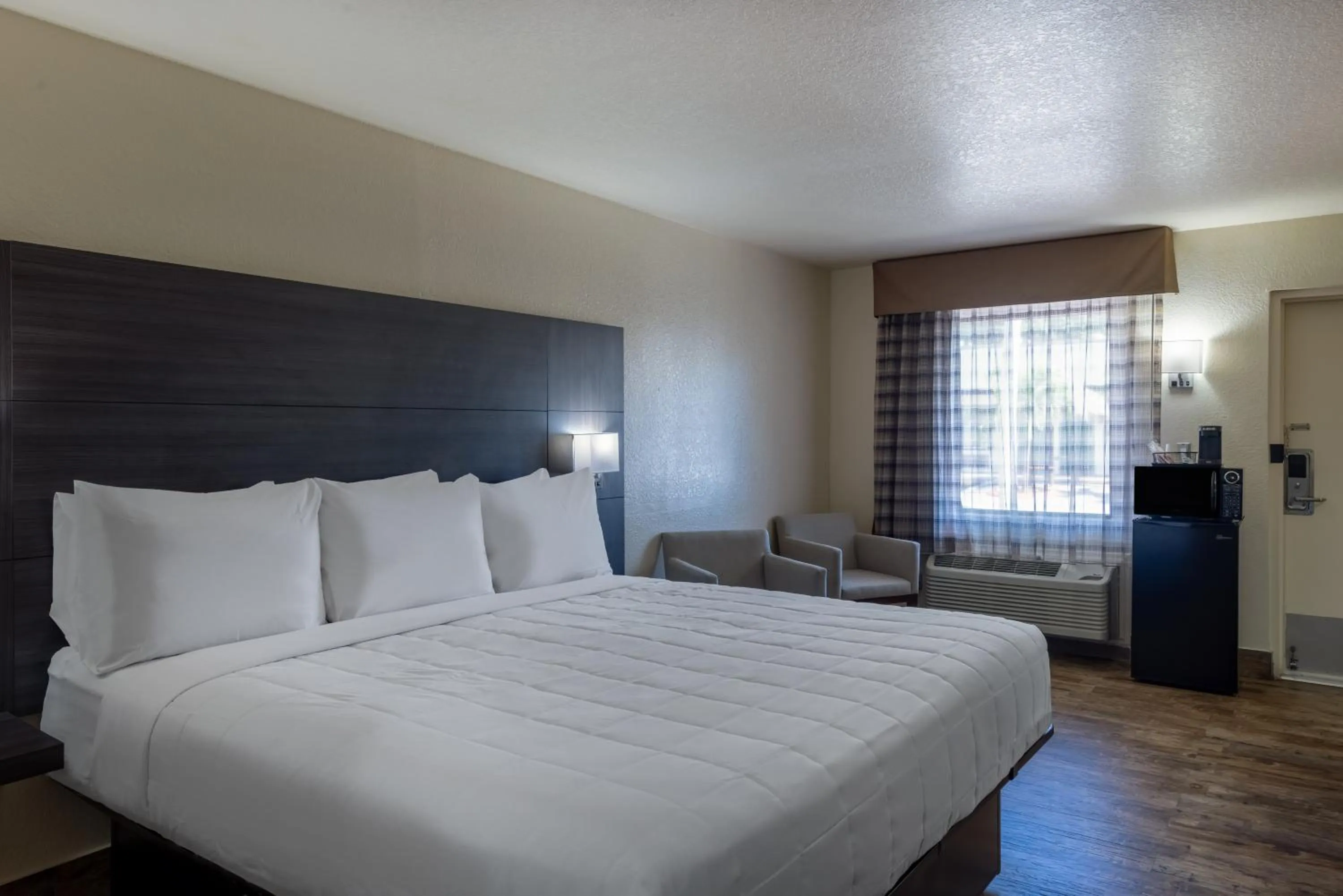 Deluxe King Room - Ground Floor/Non-Smoking in Travelodge by Wyndham Florida City/Homestead/Everglades