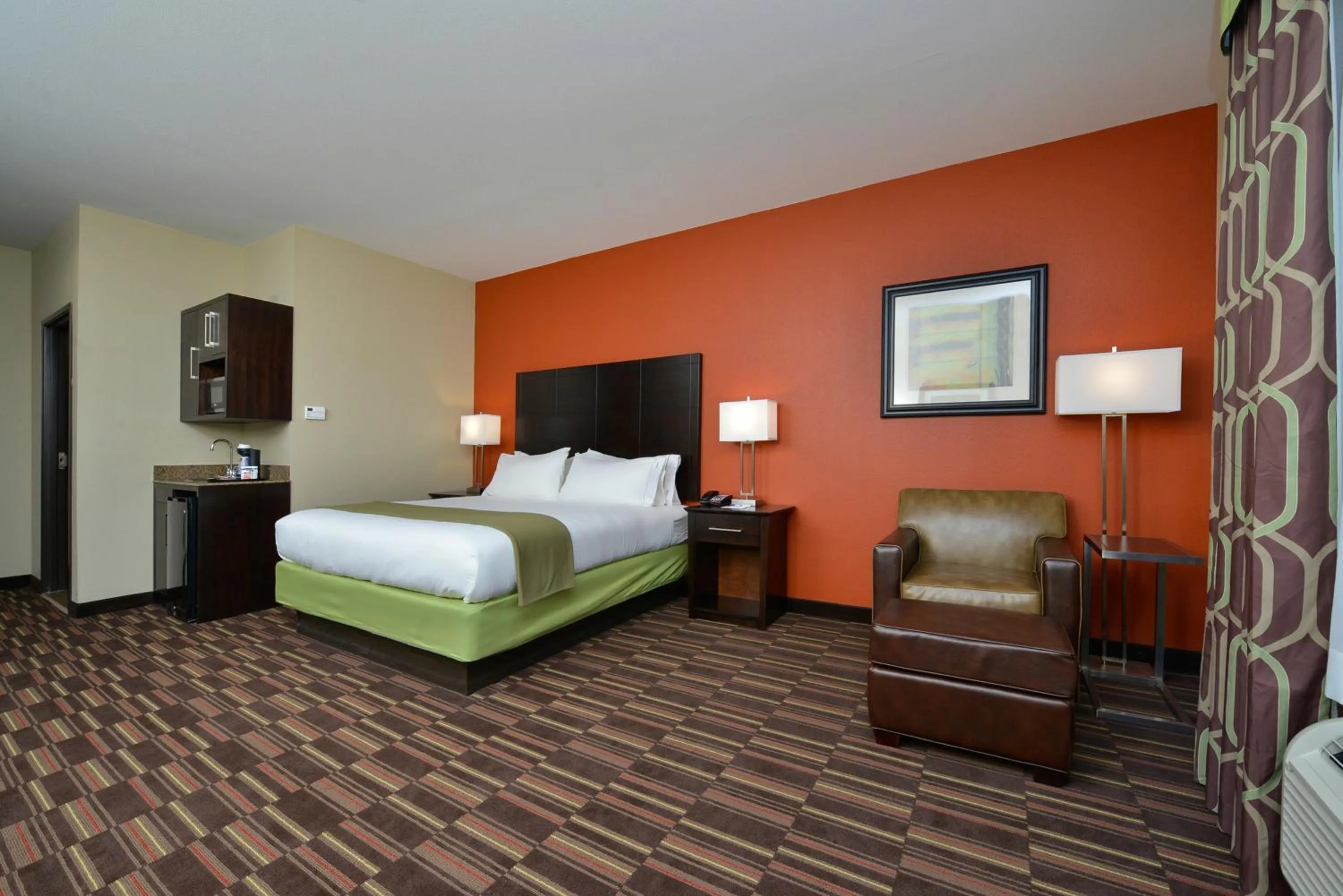 Standard King Room in Holiday Inn Express Alva by IHG