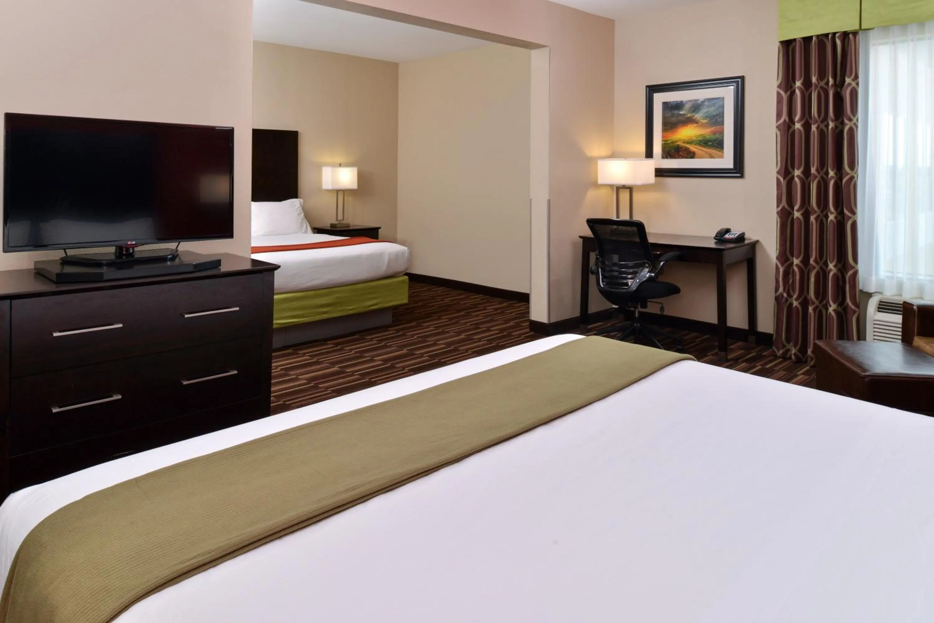 One-Bedroom Suite - Non-Smoking in Holiday Inn Express Alva by IHG