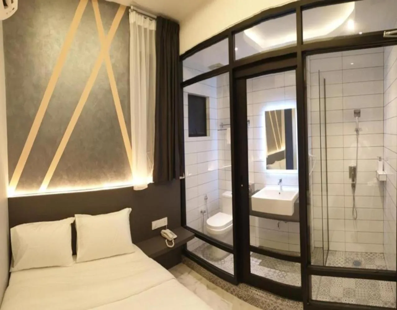 Deluxe Double Room with Shower in Suite Dreamz Hotel Banting
