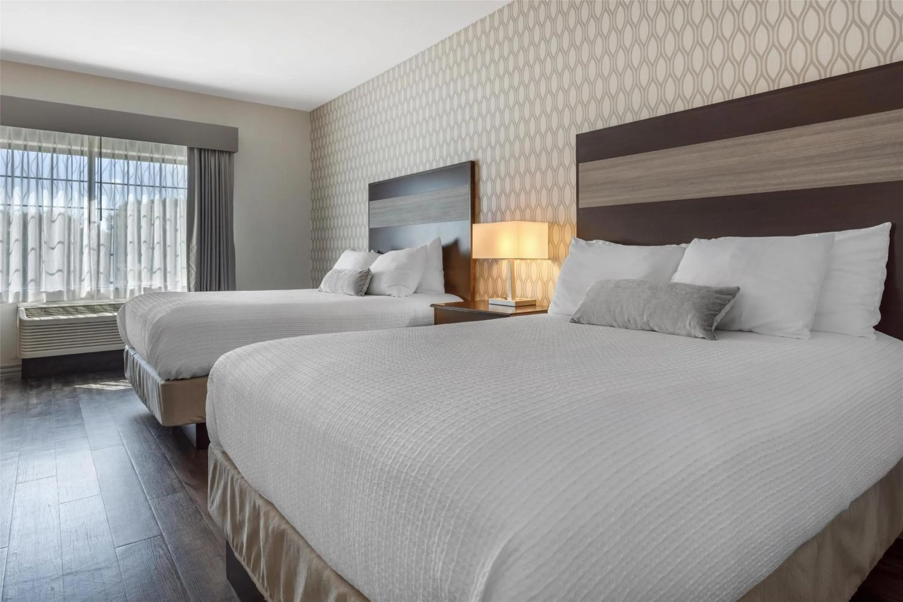 Queen Suite with Kitchenette in Best Western Plus Saint Peter