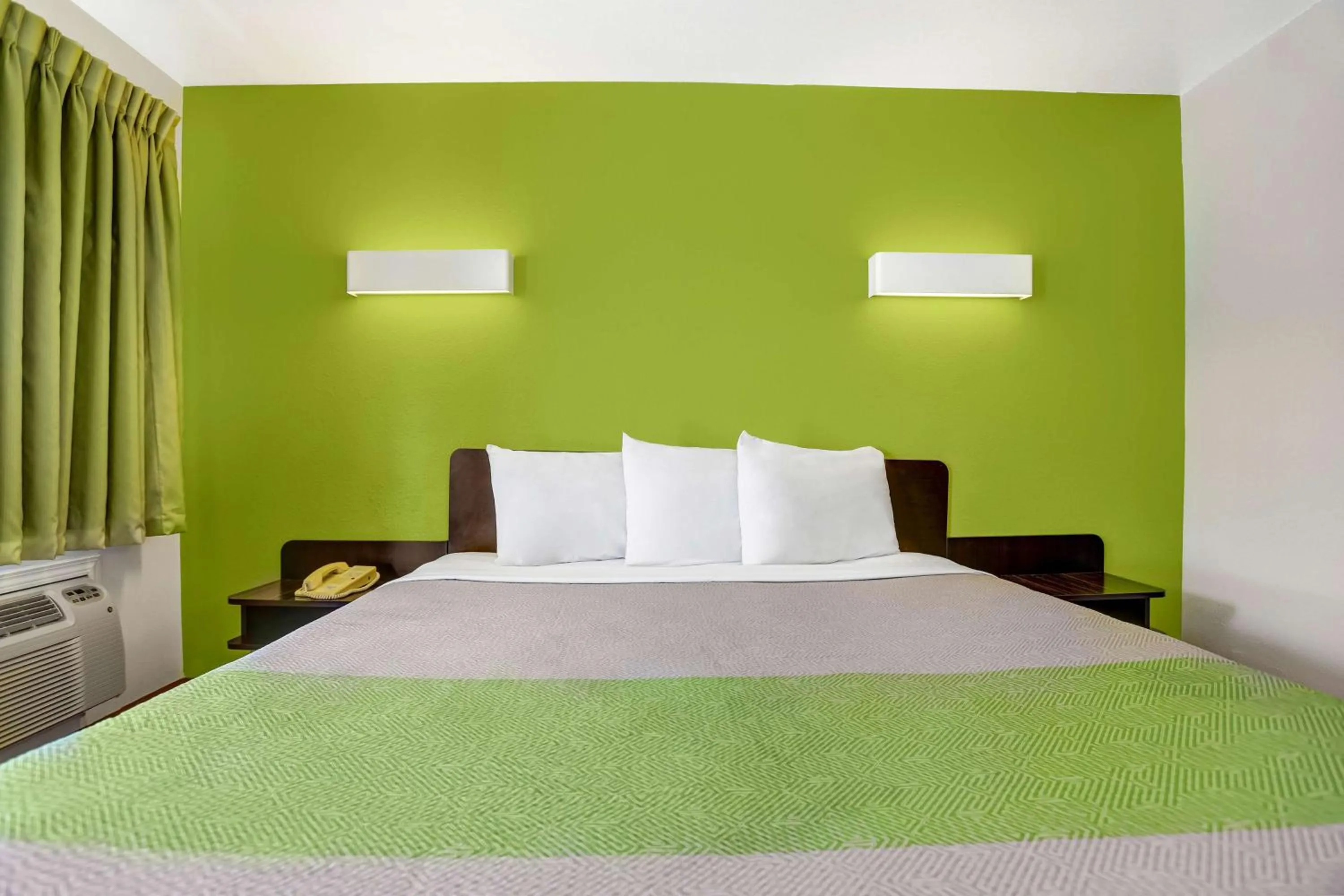 Deluxe King Room - Non-Smoking in Motel 6-Payson, AZ