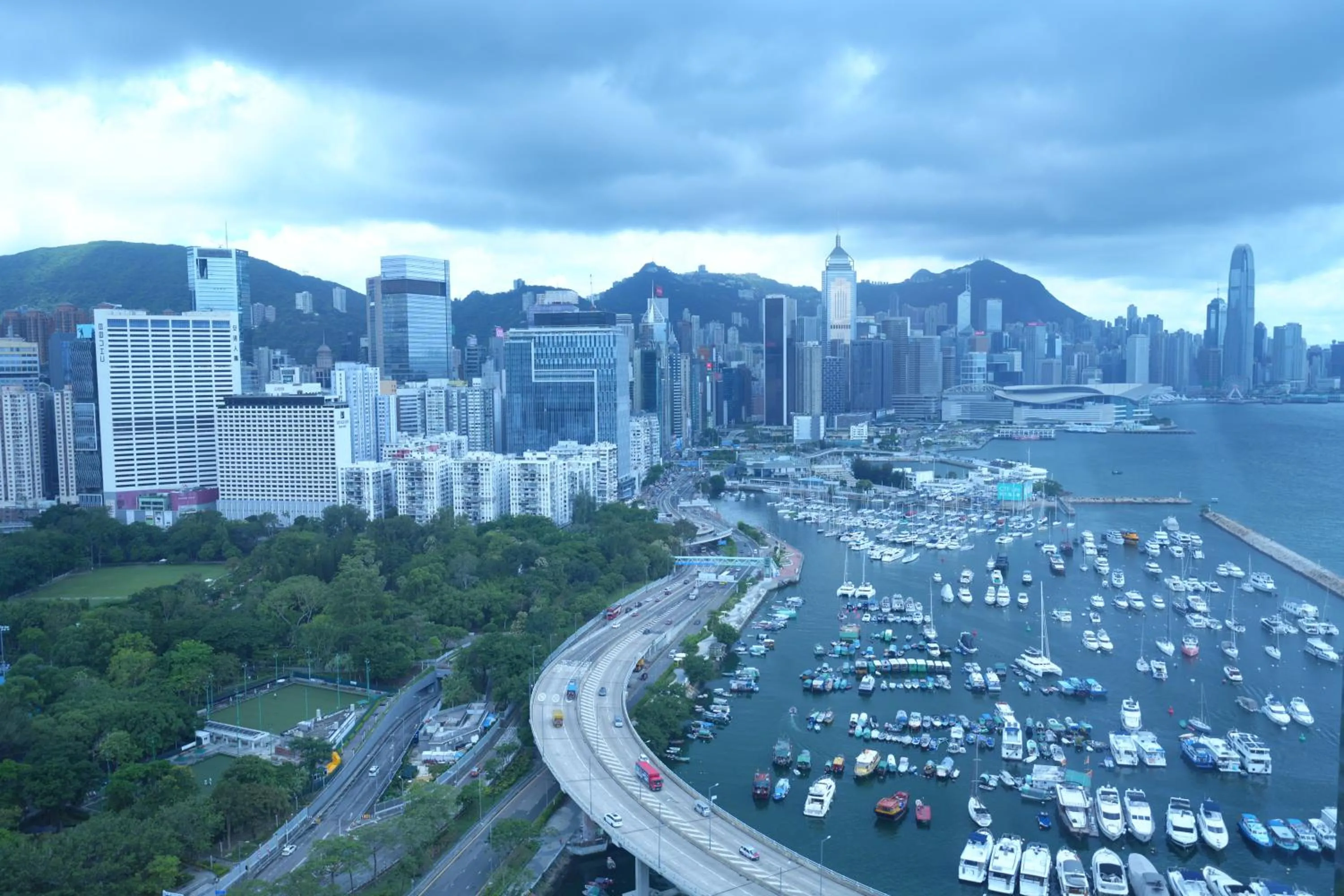 Premium Queen Suite with Harbor View in Twenty One Whitfield