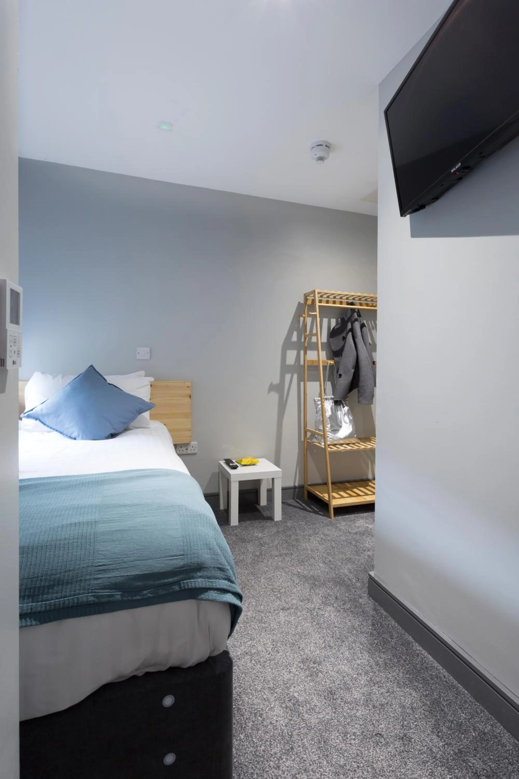 Single Room in Bank Square Town House