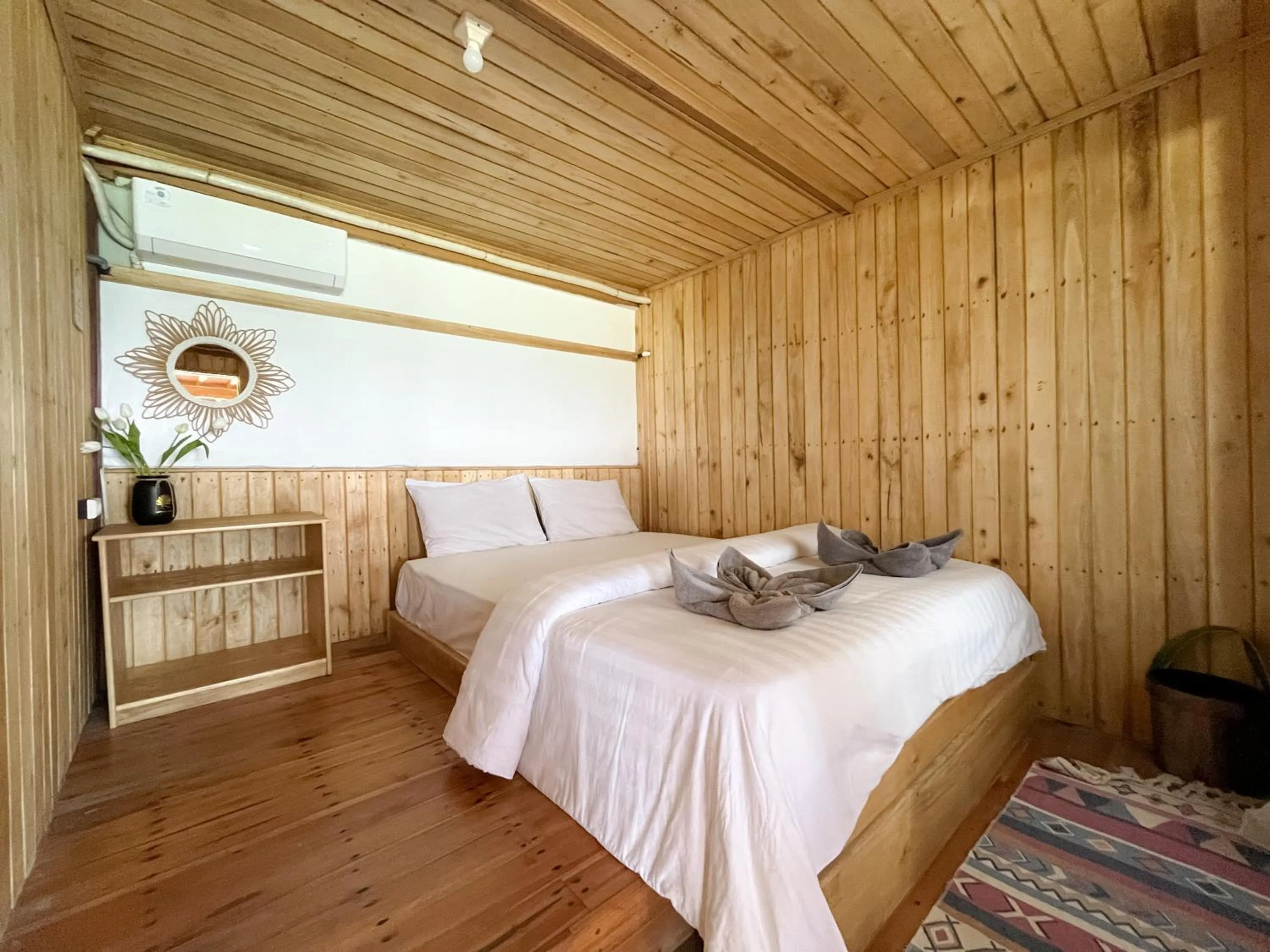 Standard Double Room with Shared Bathroom in Phinisi Hostel Bira