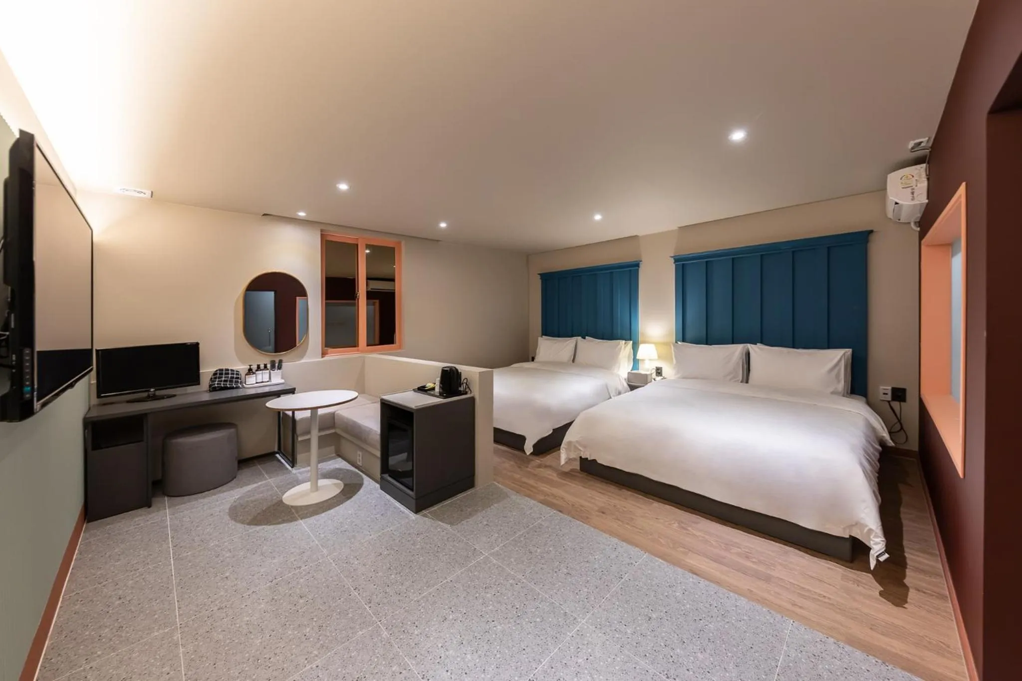 Large Twin Room in Brown Dot Hotel Seong Seo