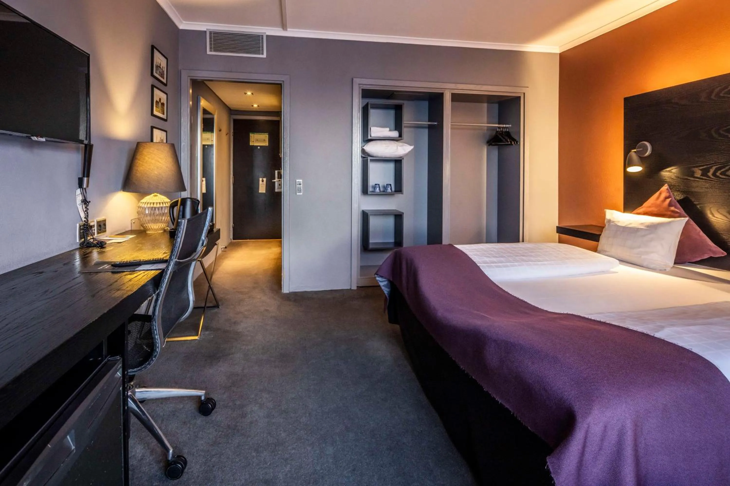 Standard Queen Room in Scandic Front