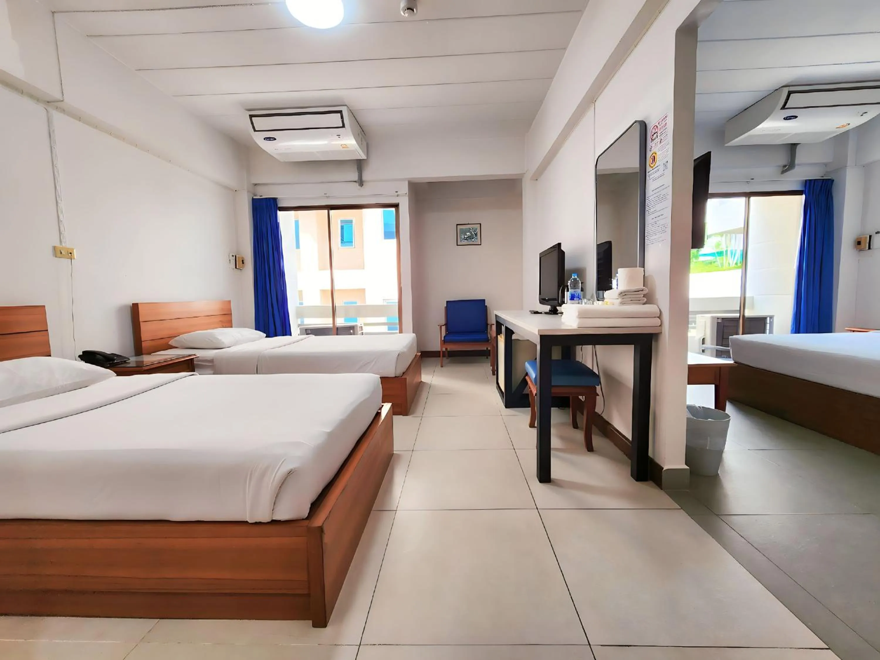 Deluxe Family Room with Two Bathrooms in Siam Palace Hotel