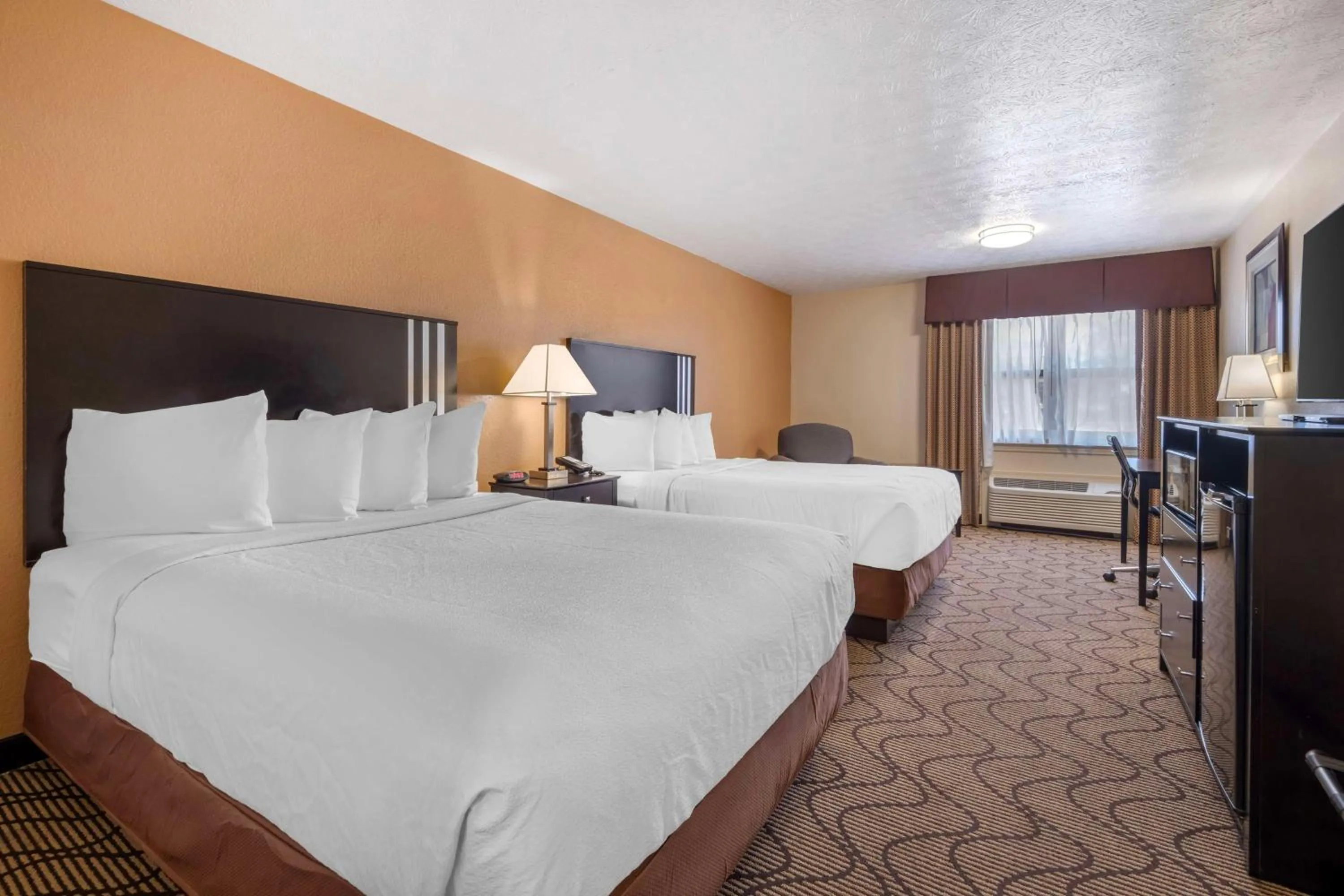 Queen Room with Two Queen Beds - Non-Smoking in Best Western Campbellsville Inn