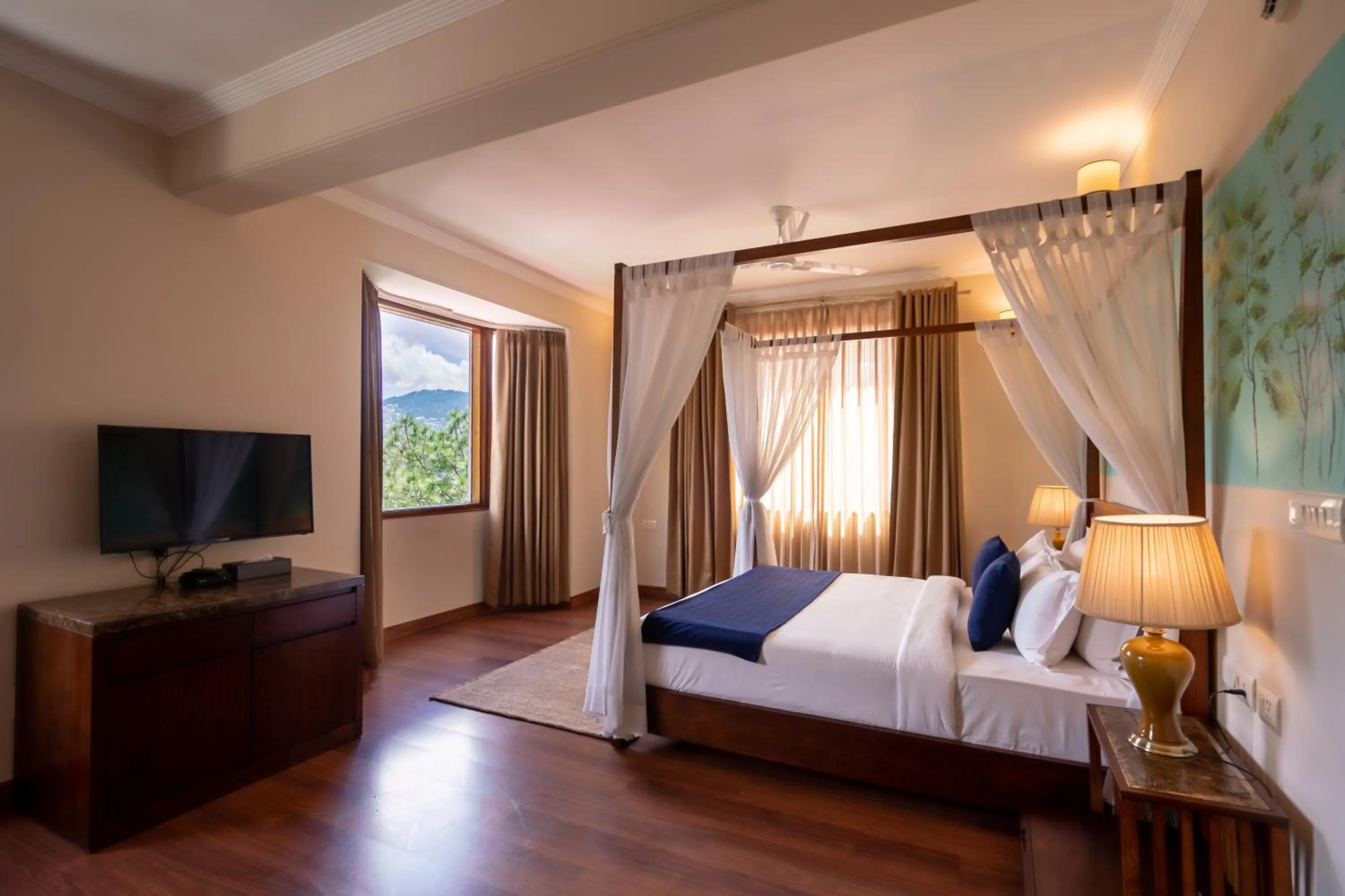 Suite with City View in 8fold by LaRiSa