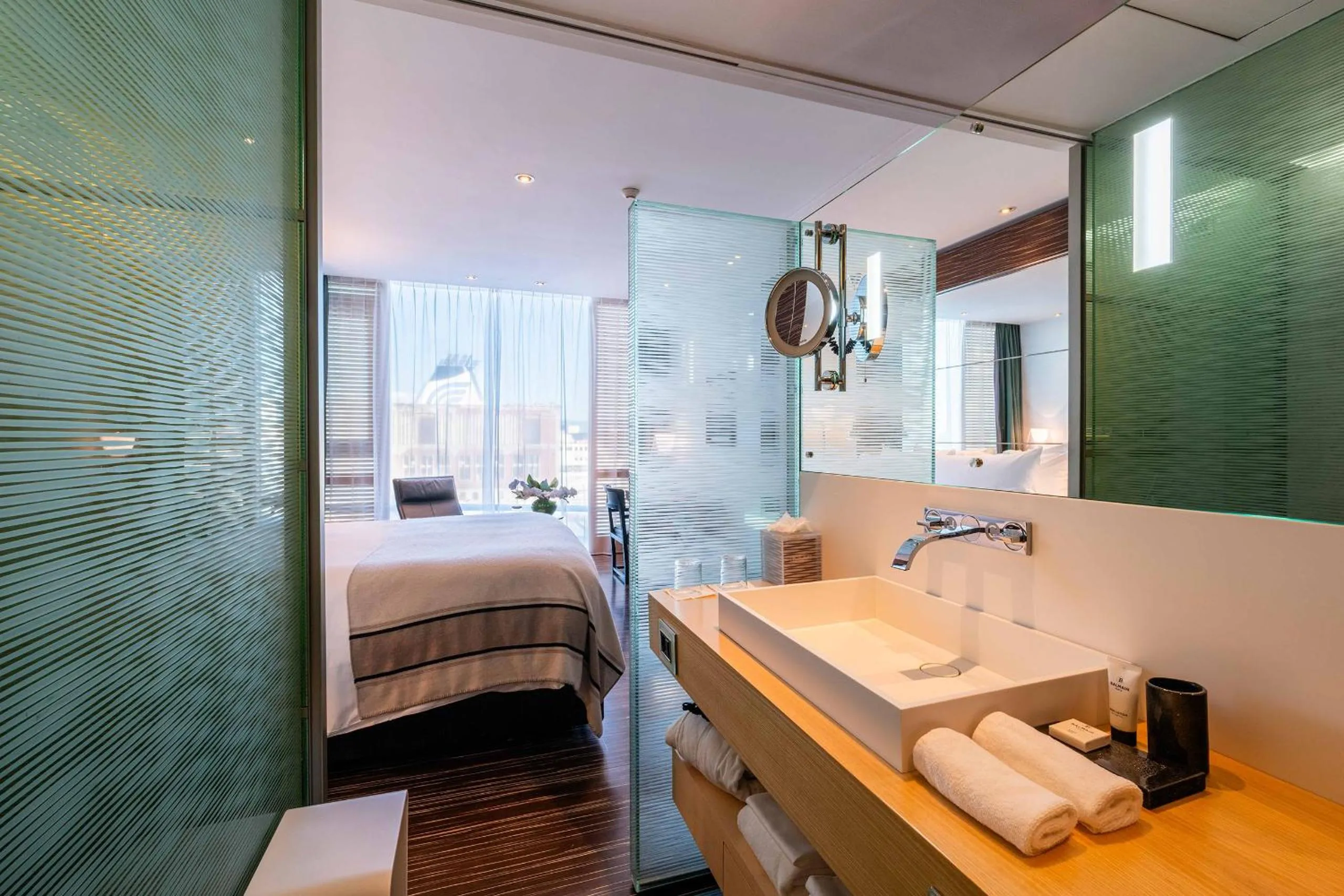 Deluxe Harbor View Room in ROMEO Napoli