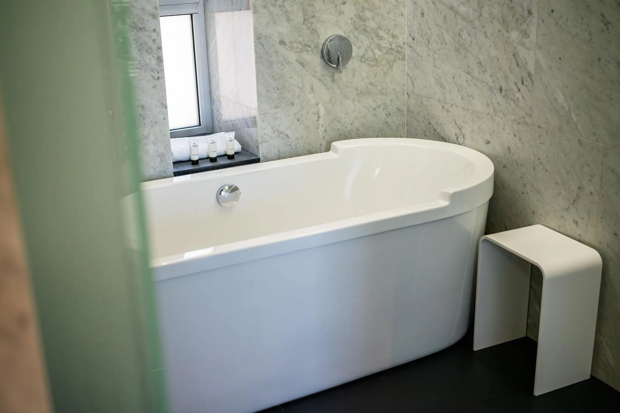 Junior Corner Suite in ROMEO Napoli