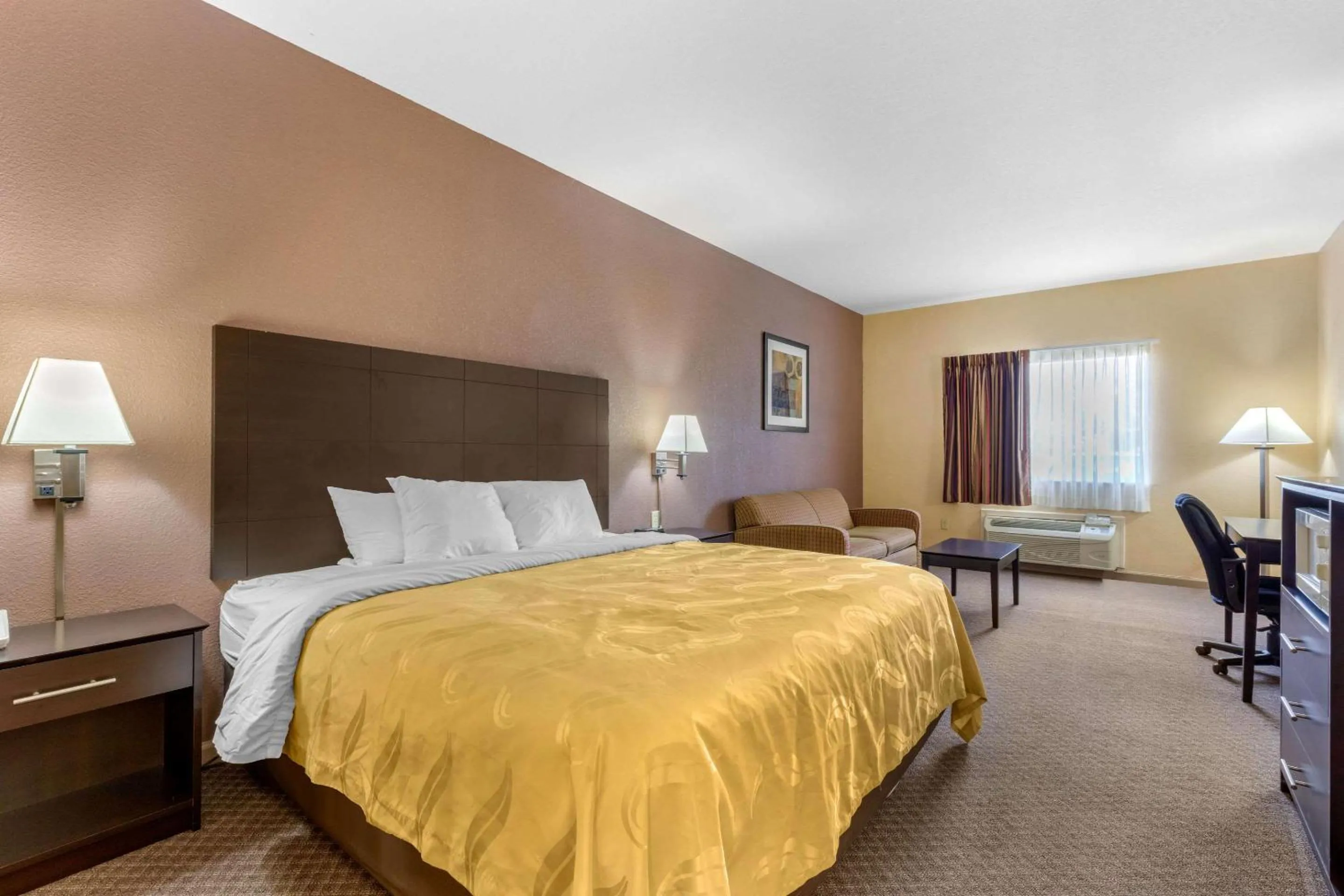 Business King Room - Disability Access/Non-Smoking in Quality Inn West Memphis I-40