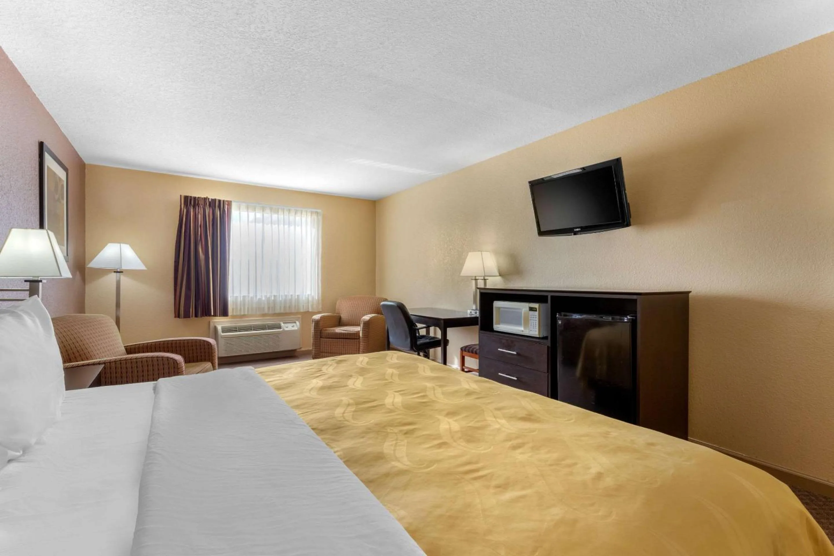 King Room - Accessible/Non-Smoking in Quality Inn West Memphis I-40