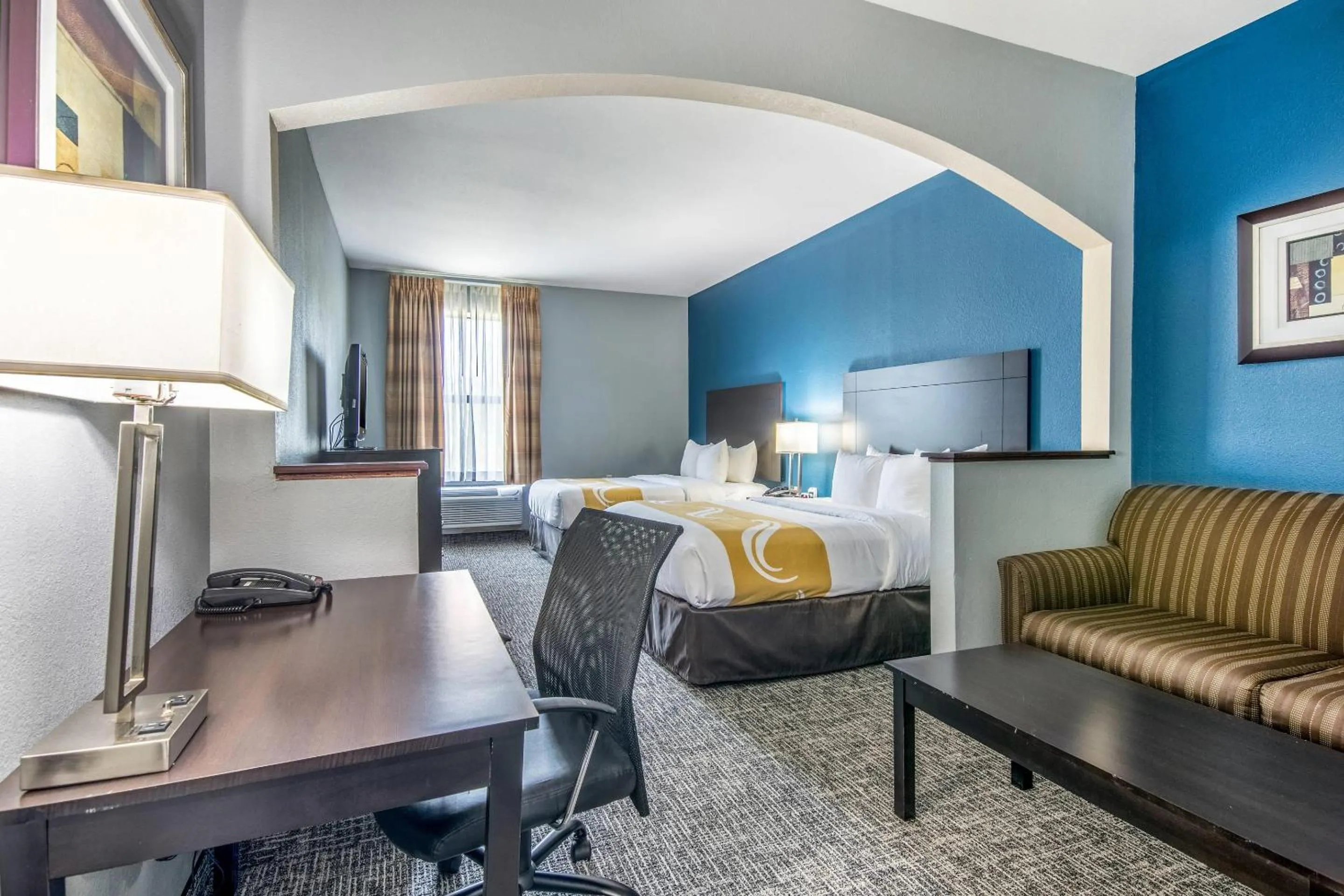 Queen Suite with Sofa Bed - Non-Smoking in Quality Suites Maumelle - Little Rock Northwest