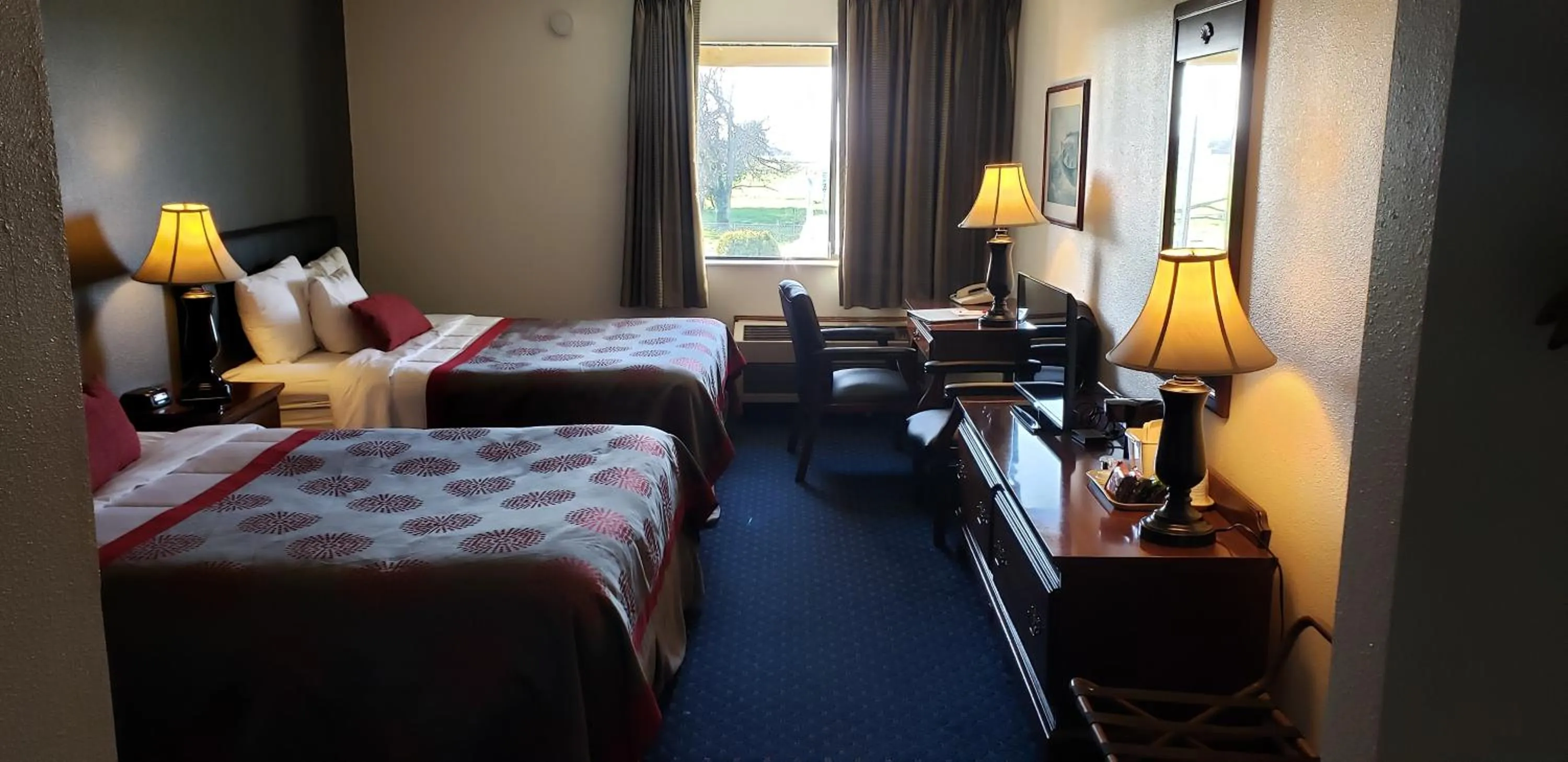 Queen Room with Two Queen Beds - Non-Smoking in Ramada by Wyndham Arcata