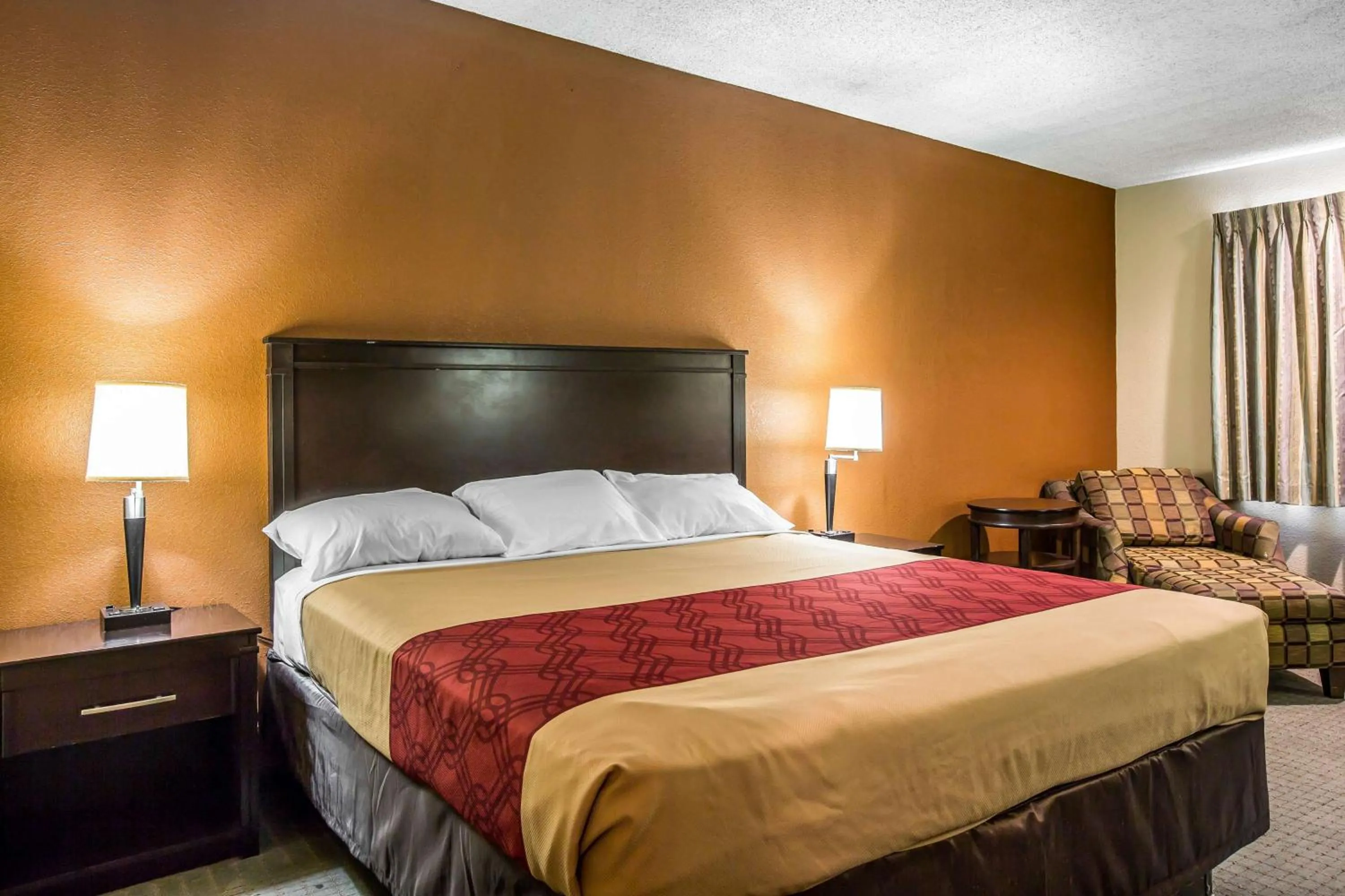 King Room - Non-Smoking in Baymont by Wyndham Ontario