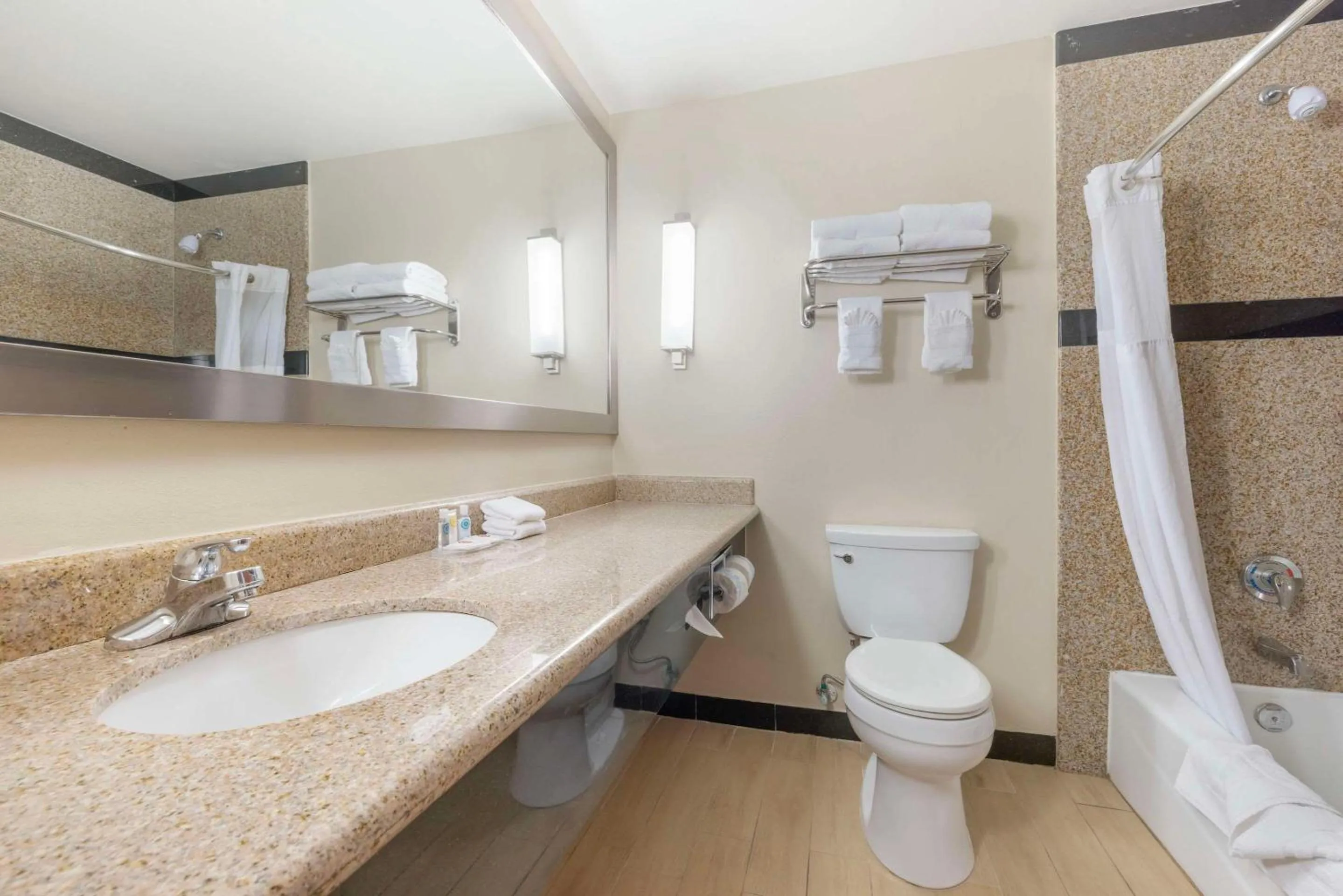 Hot Tub Suite, 1 King Bed, Sofa Bed, Non Smoking in Comfort Suites Oceanside Camp Pendleton Area