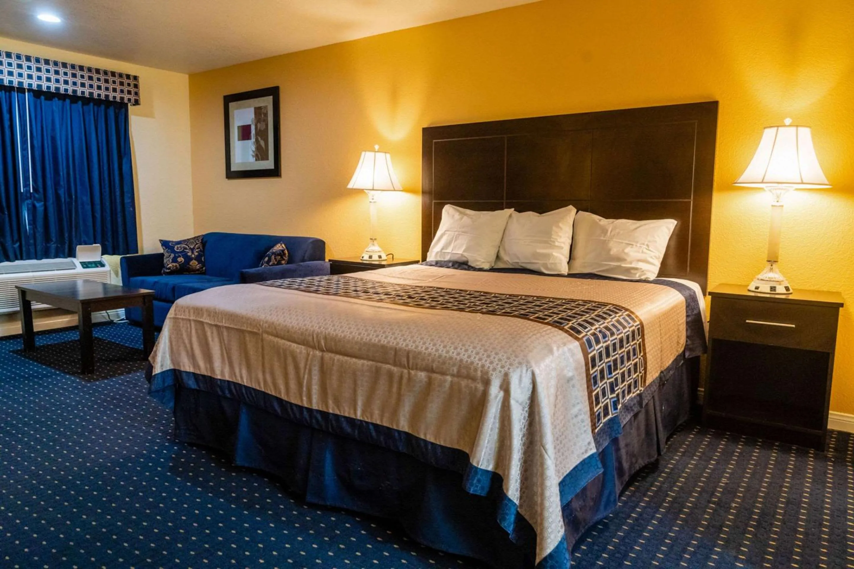 Standard Room, 1 King Bed, Smoking in Rodeway Inn & Suites Colton-Riverside