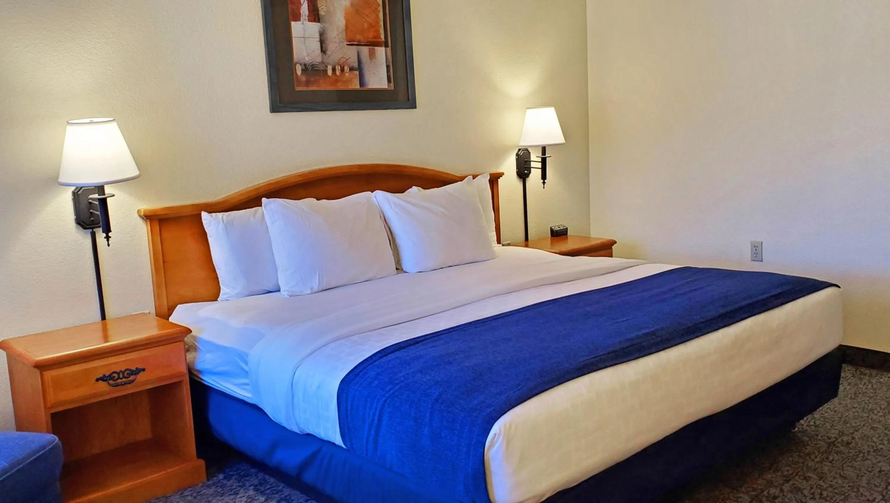 King Room - Disability Access in Magnuson Grand Pikes Peak