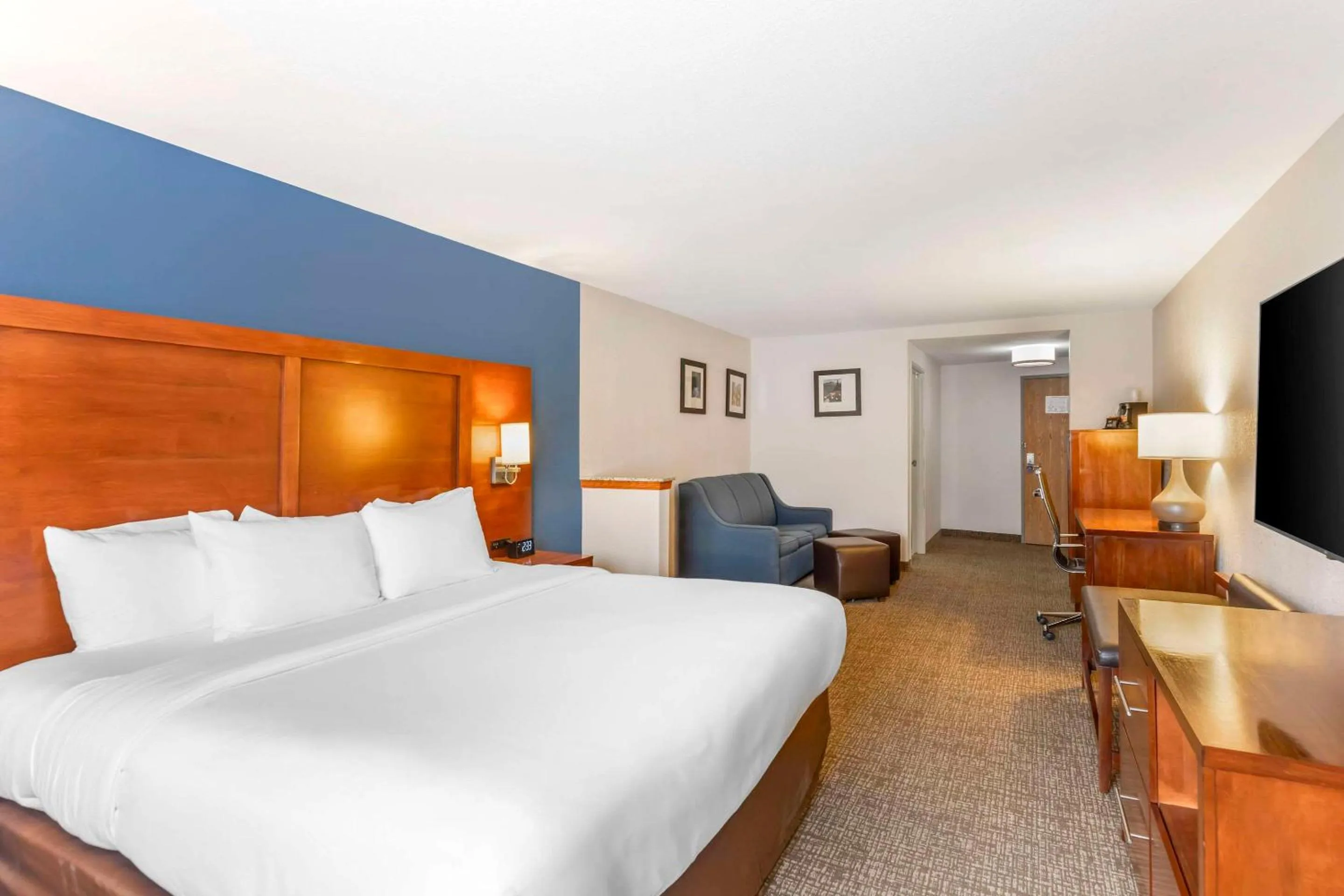 Business King Suite - Accessible/Non-Smoking in Comfort Suites Longmont