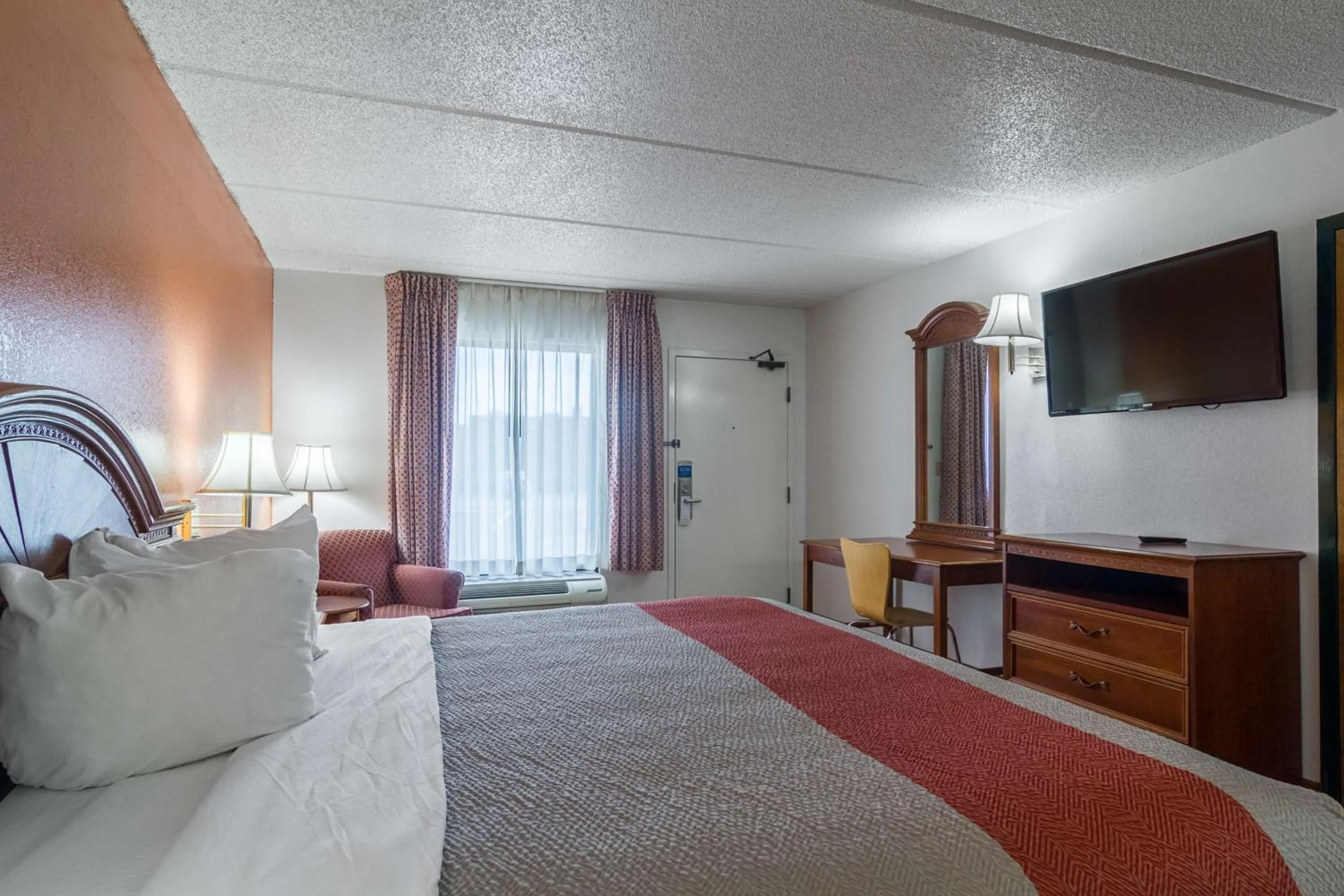 King Room - single occupancy - Non-Smoking in Motel 6 Waycross