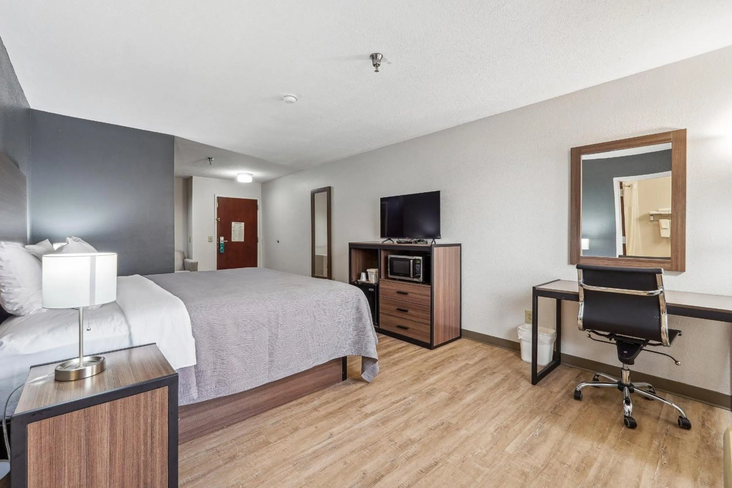 King Room - Accessible/Non-Smoking in Quality Inn & Suites Dawsonville