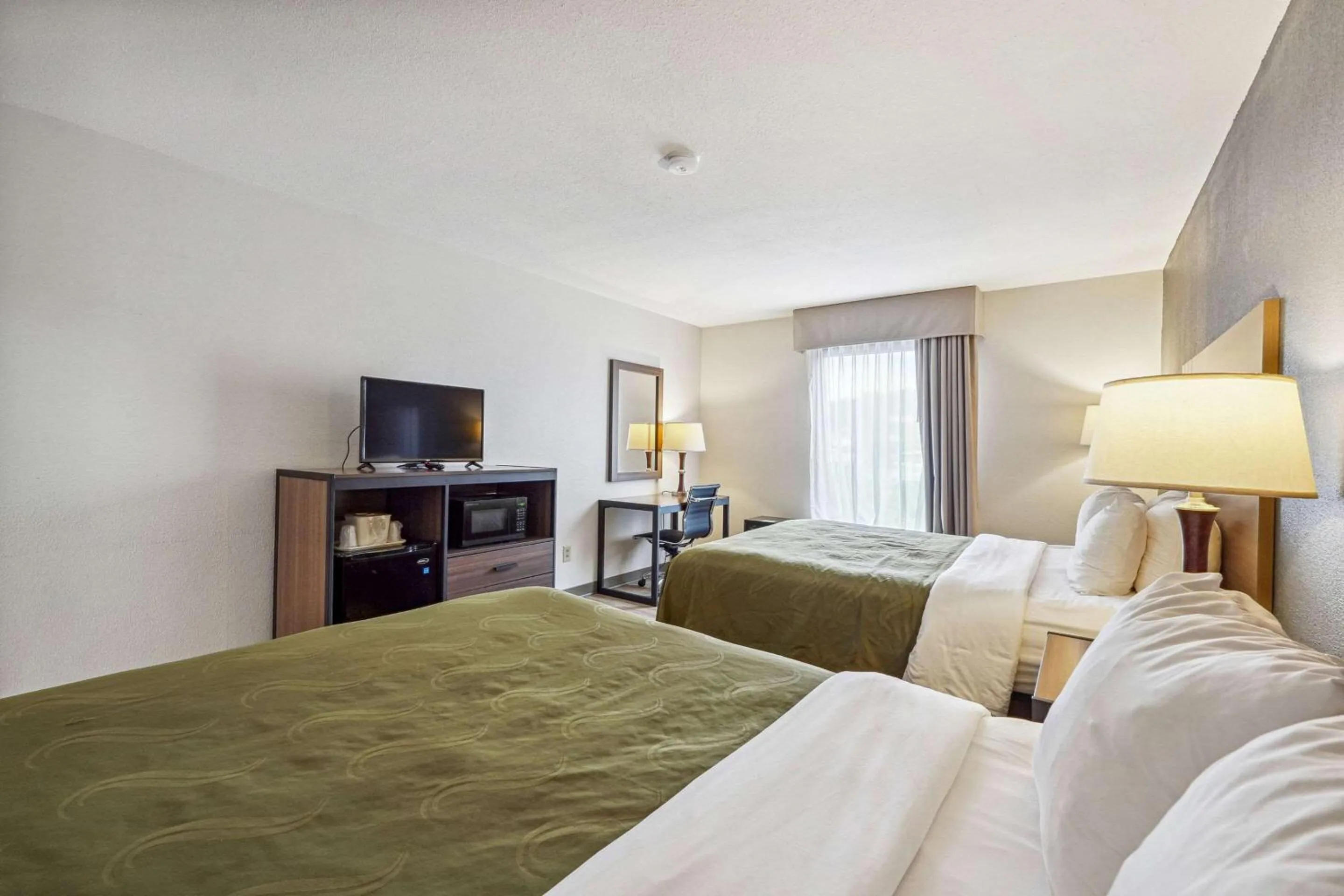 Queen Room with Two Queen Beds - Non-Smoking in Quality Inn & Suites Dawsonville