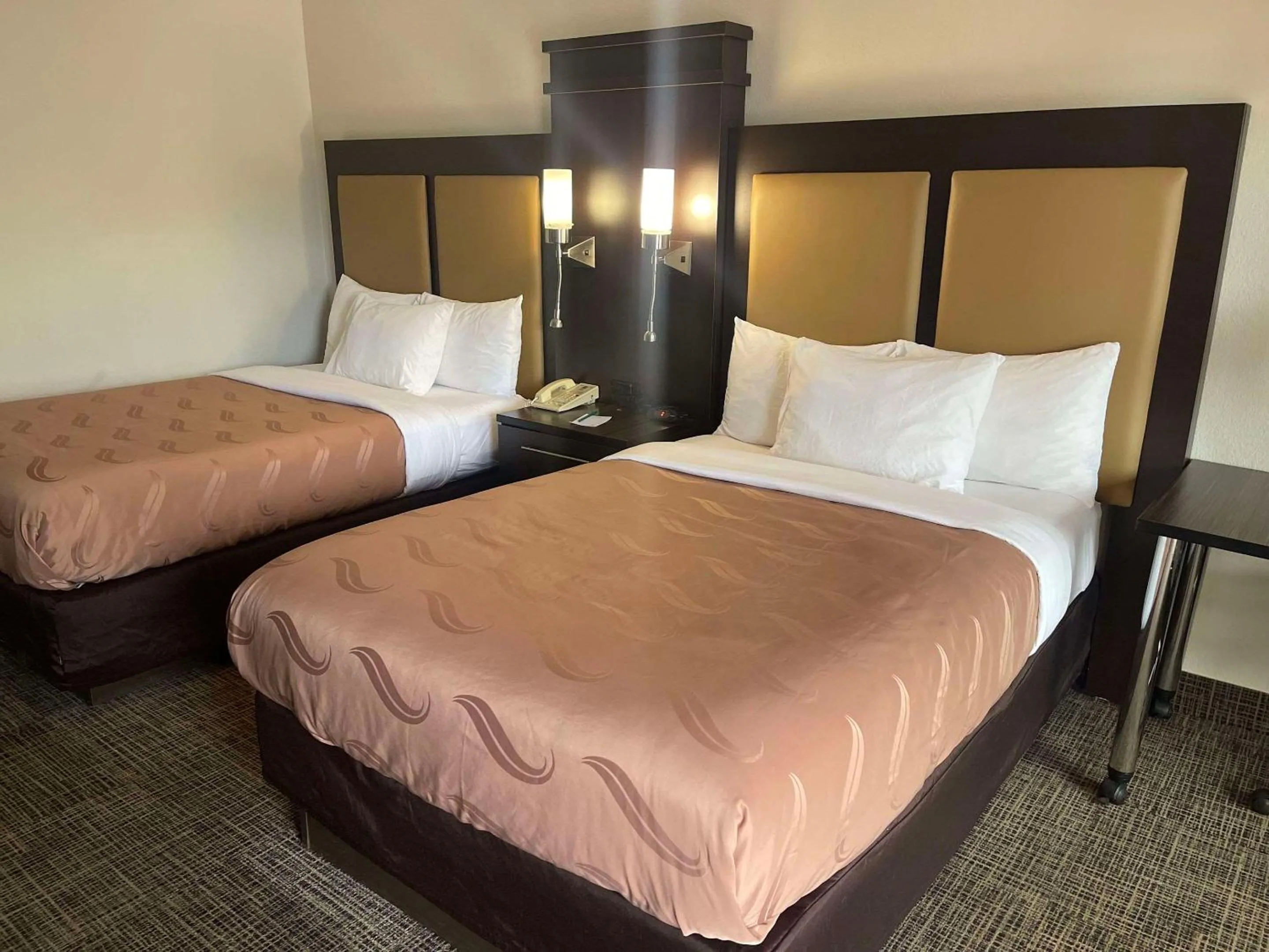 Double Room with Two Double Beds - Smoking in Quality Inn Dalton Central