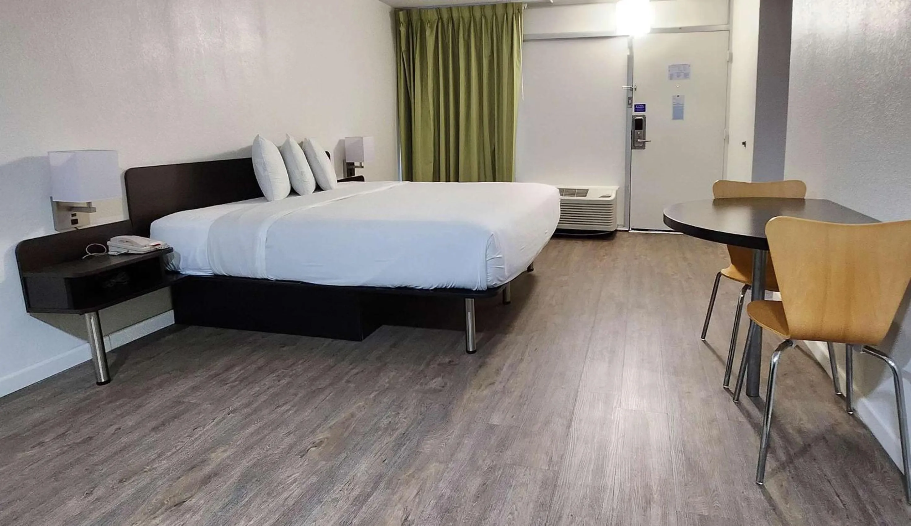 Suite - single occupancy - Non-Smoking in Motel 6-Columbus, GA - Downtown