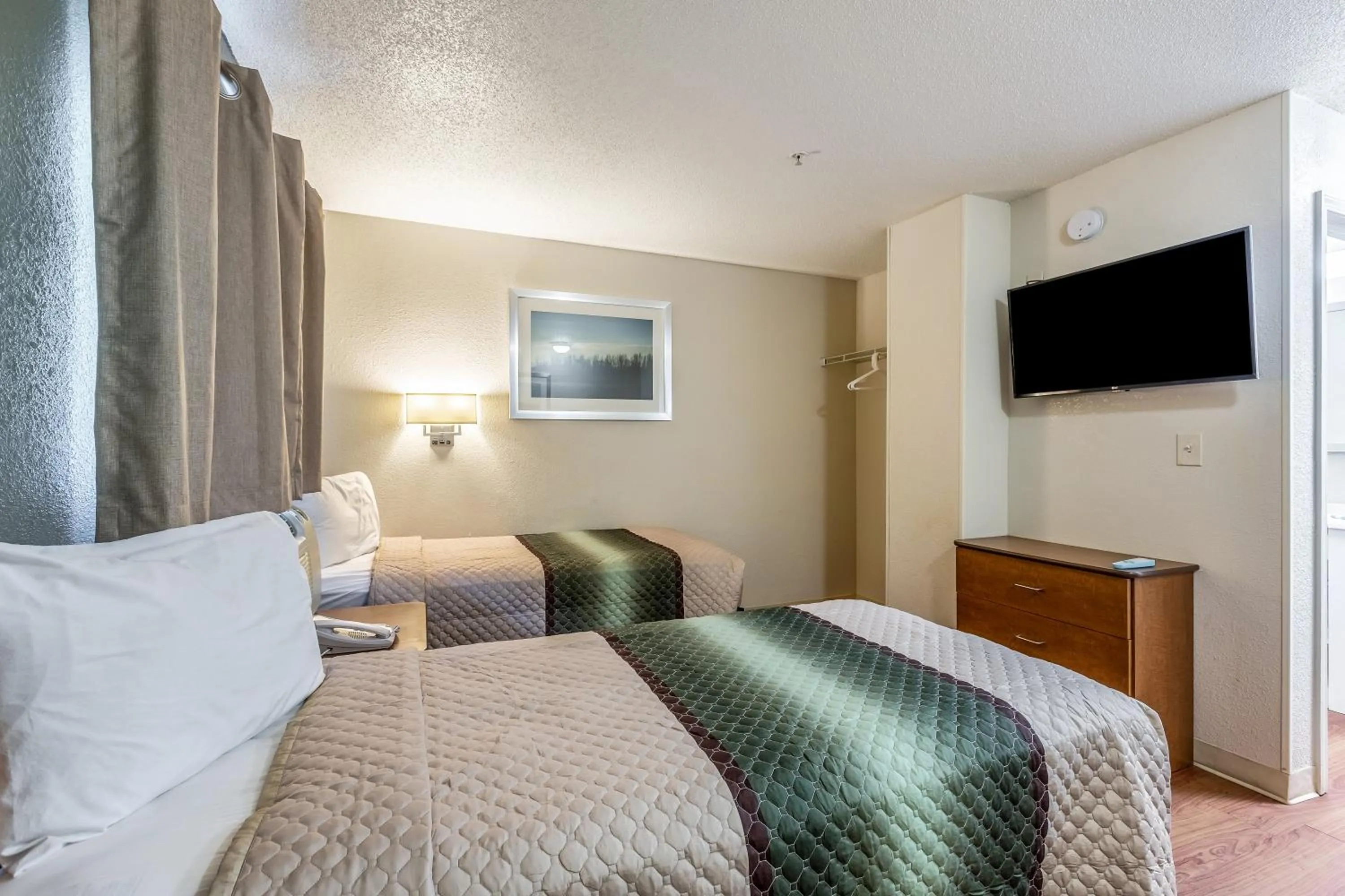 Studio Room with Two Twin Beds Non-Smoking    in HomeTowne Studios by Red Roof Atlanta - Chamblee