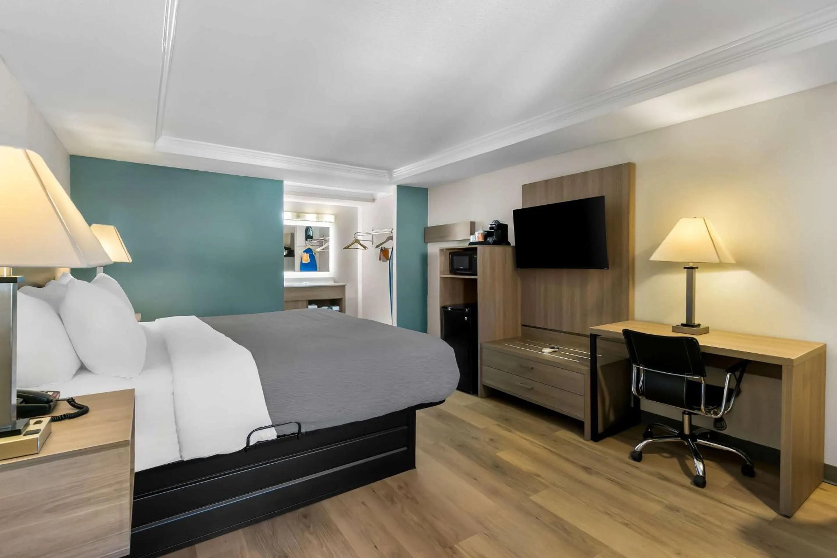 King Room - Non-Smoking in Quality Inn Downtown Helen