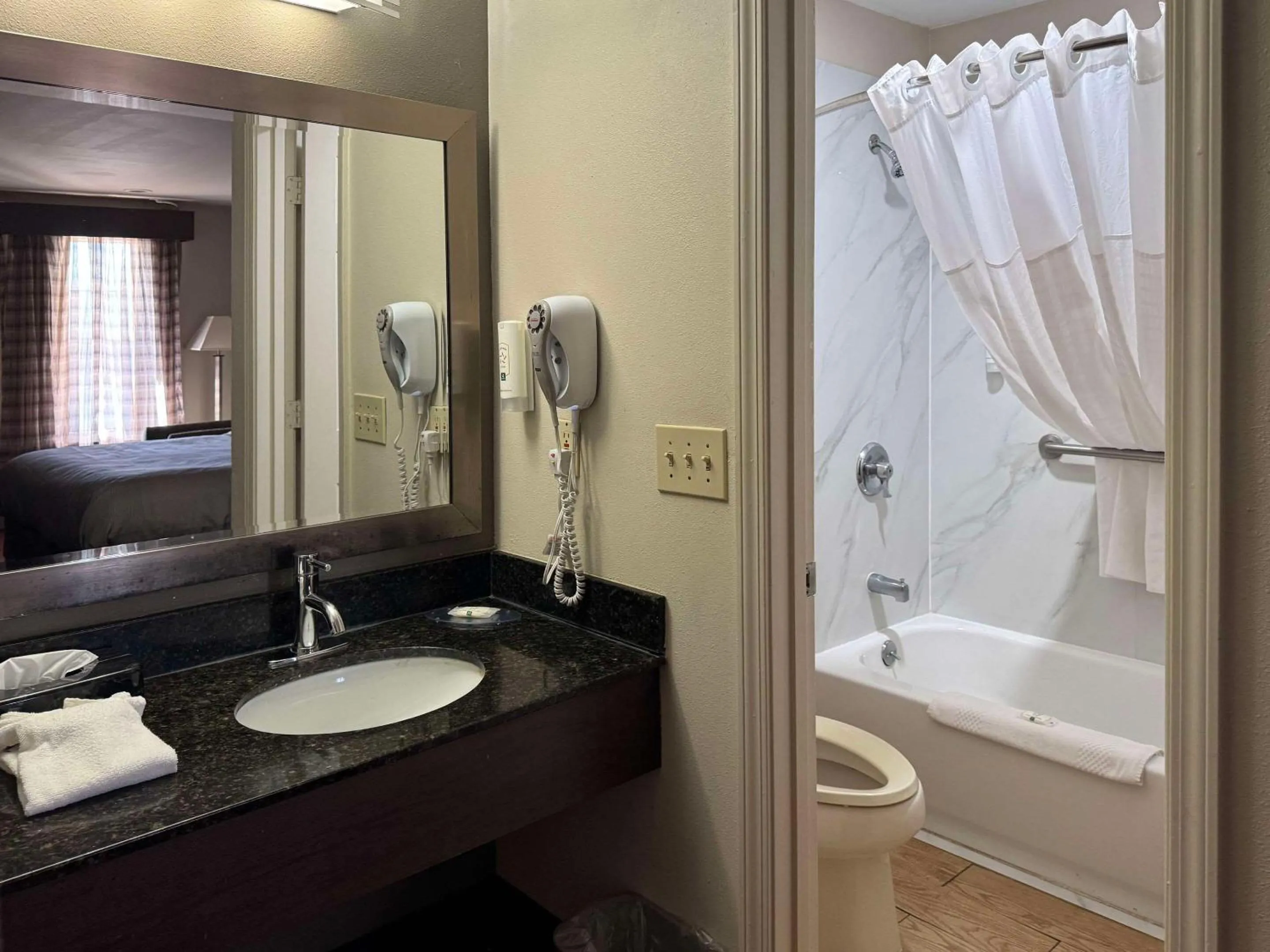Double Room with Two Double Beds - Non-Smoking in Quality Inn Lagrange East I-85