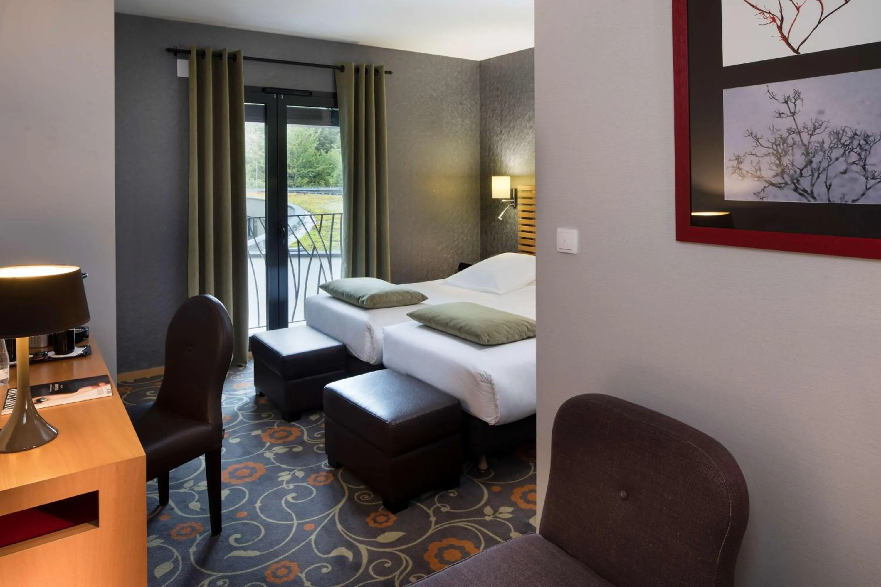 Two-Connecting Rooms in Best Western Plus Hotel De La Regate-Erdre