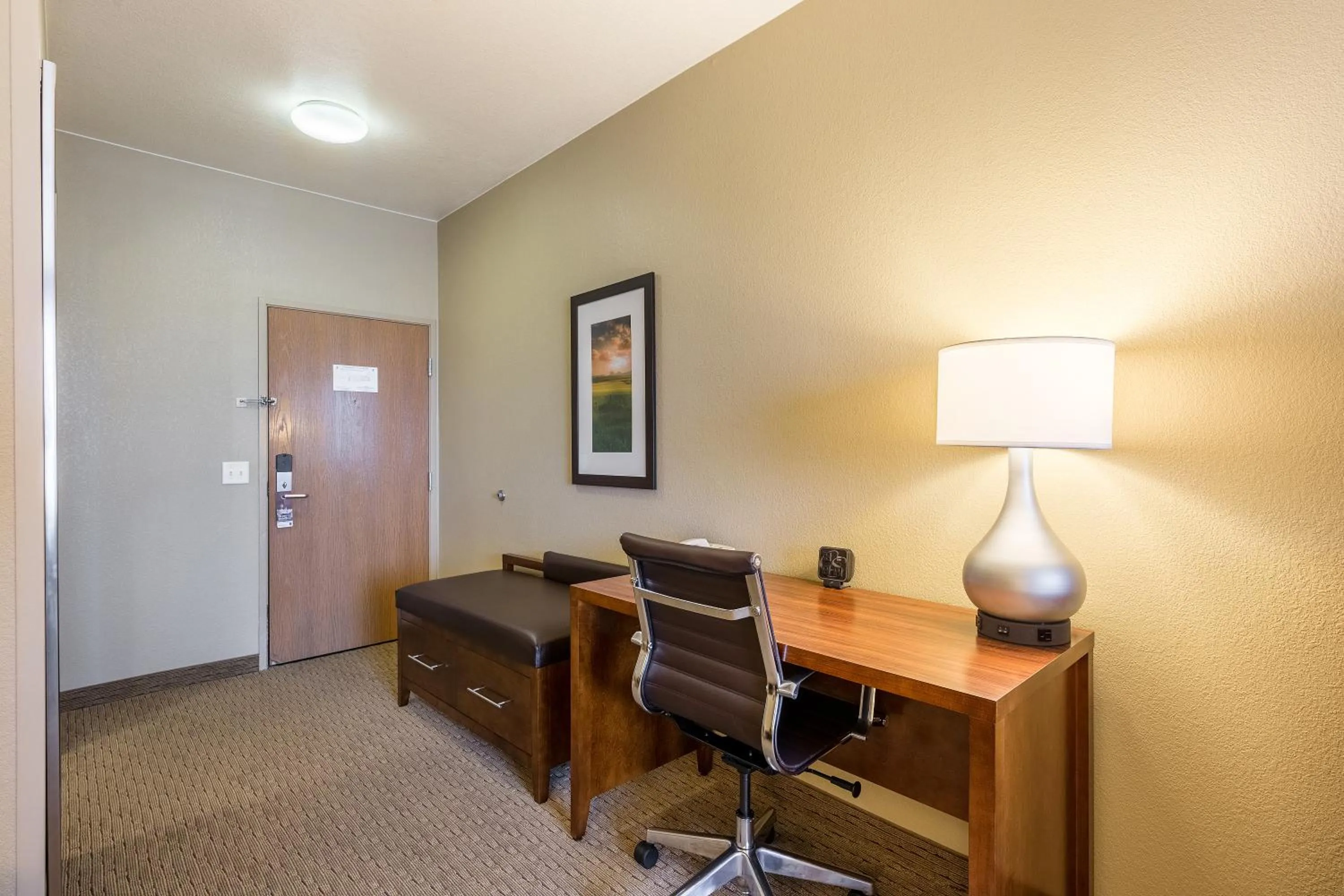 Upgrade King Suite - Accessible/Non-Smoking in Comfort Suites Burlington