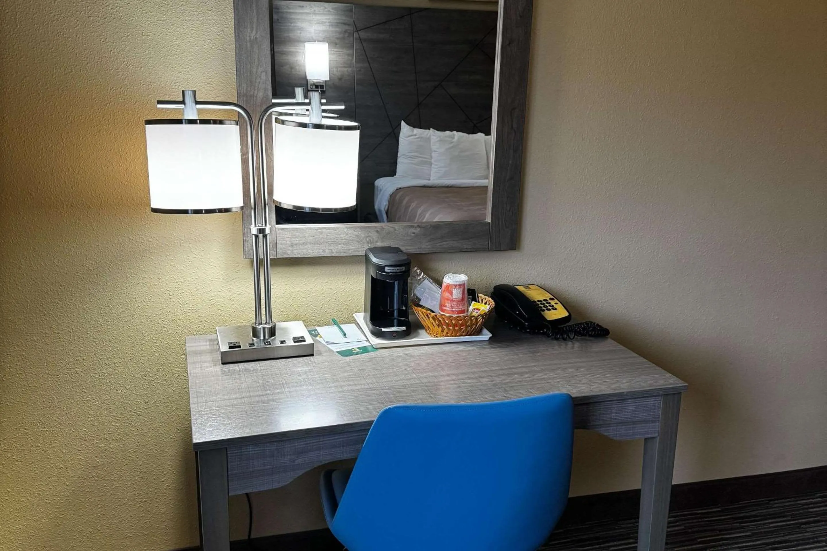 King Room - Non-Smoking in Quality Inn Forsyth Decatur