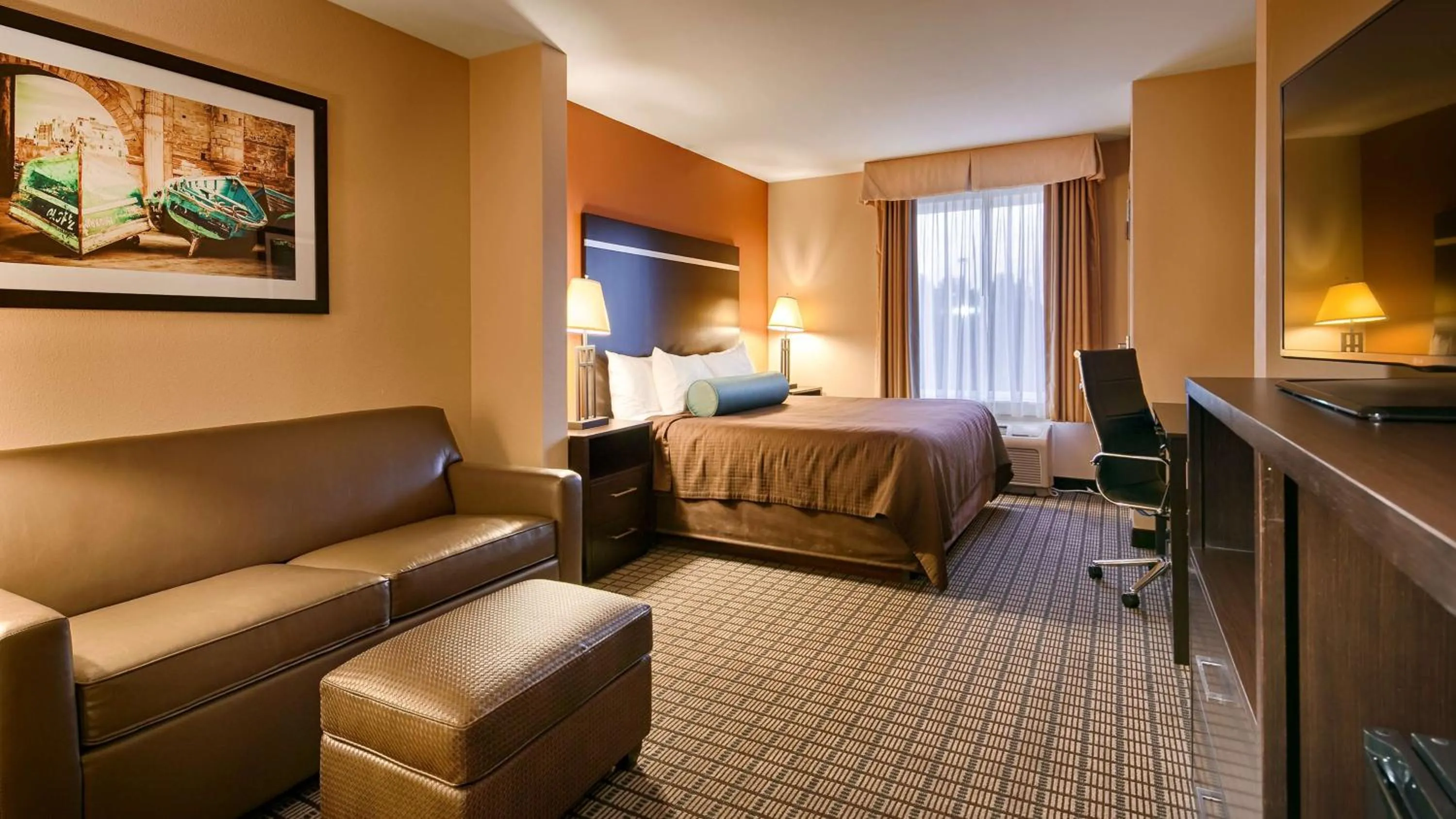 King Suite in Best Western Plus Pontoon Beach